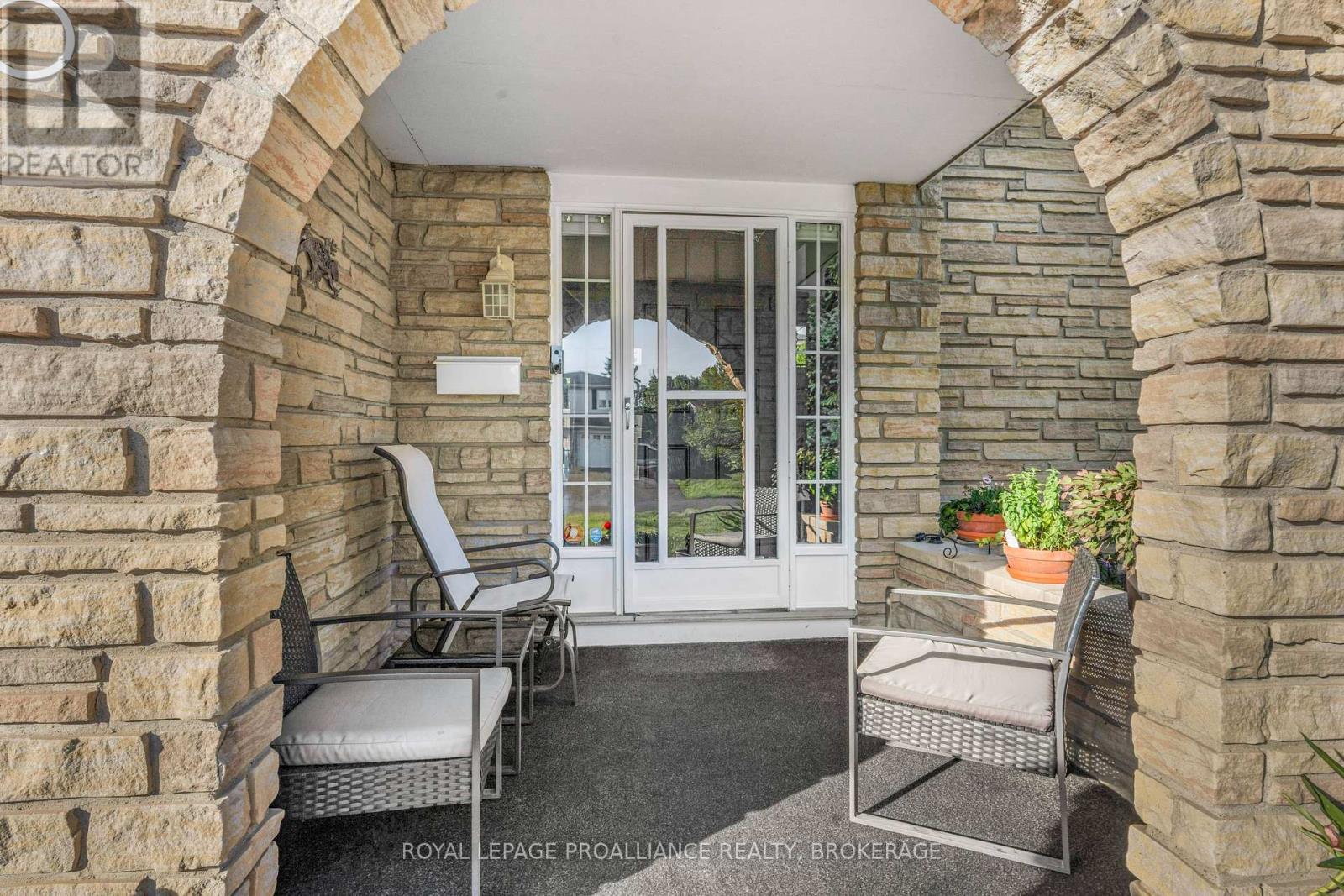 866 Pembridge Crescent, Kingston (South Of Taylor-Kidd Blvd), Ontario  K7M 6A4 - Photo 4 - X12380669