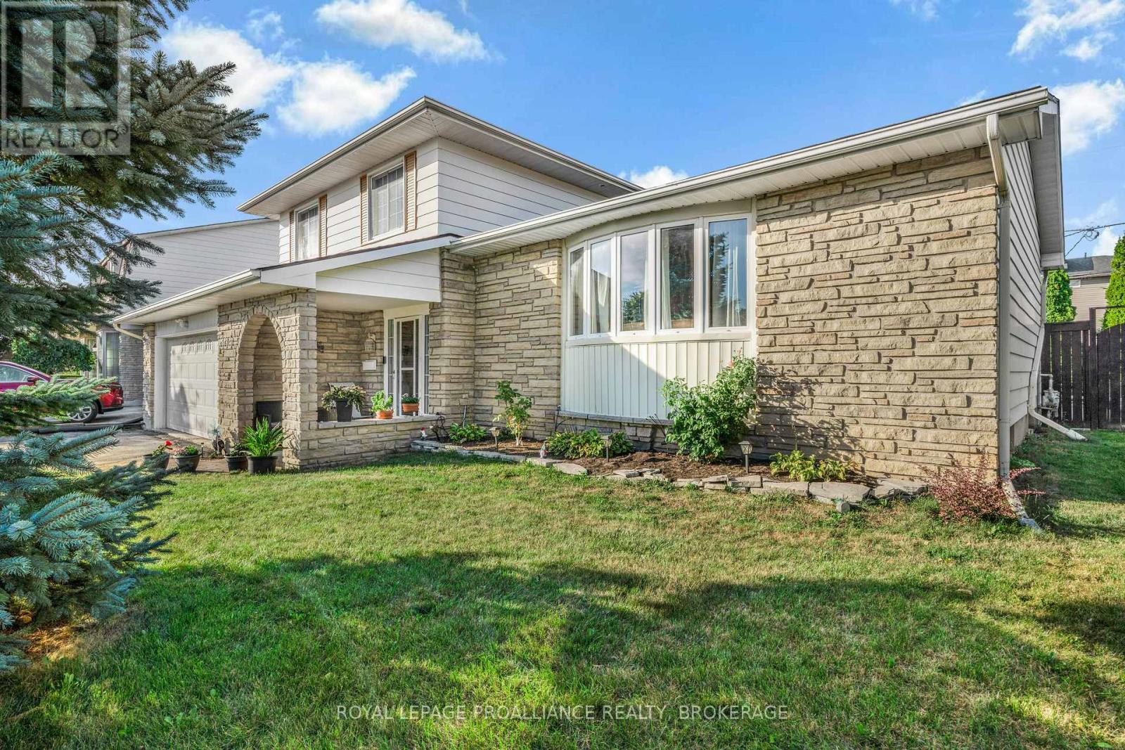 866 Pembridge Crescent, Kingston (South Of Taylor-Kidd Blvd), Ontario  K7M 6A4 - Photo 3 - X12380669