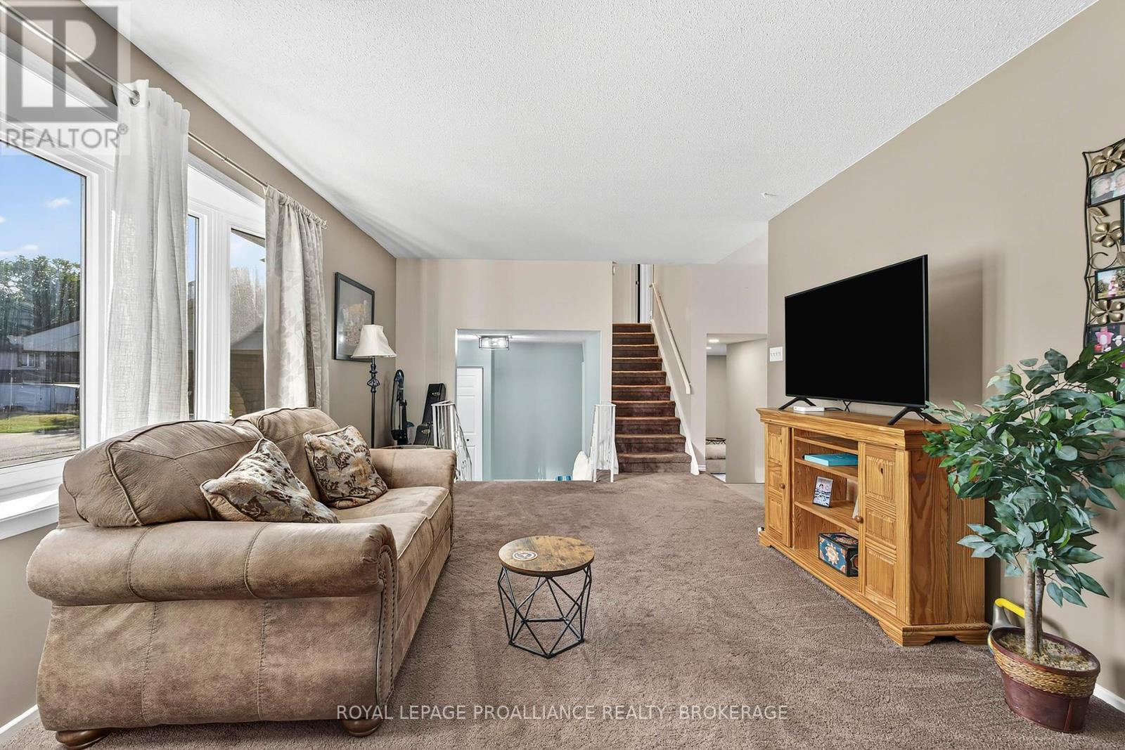 866 Pembridge Crescent, Kingston (South Of Taylor-Kidd Blvd), Ontario  K7M 6A4 - Photo 7 - X12380669