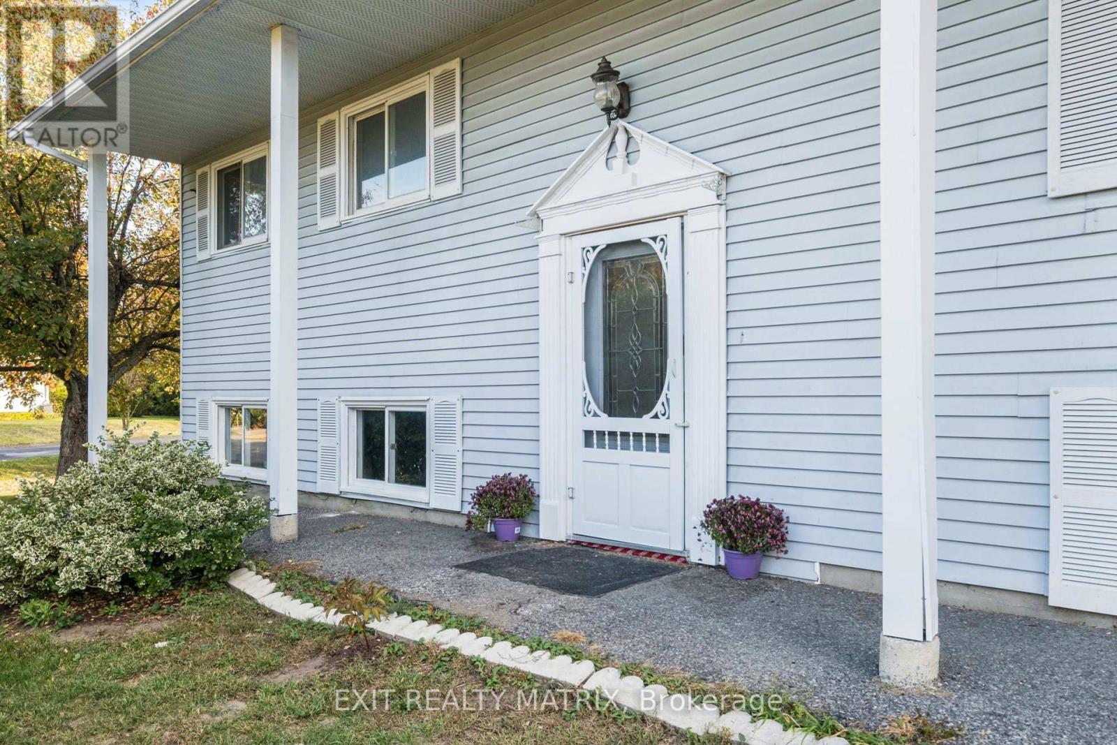 3333 White Spruce Street, Ottawa, Ontario  K0A 2W0 - Photo 2 - X12325948