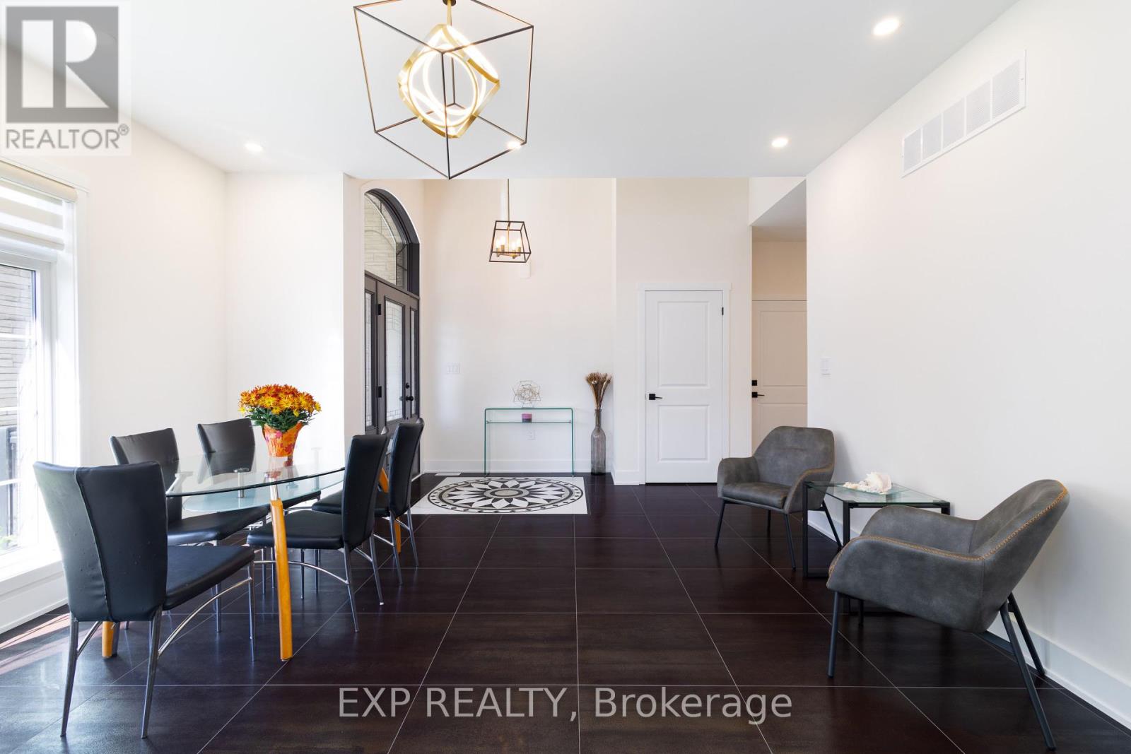 843 Trivetts Road E, Georgina, Ontario  L4P 0S2 - Photo 6 - N12448664