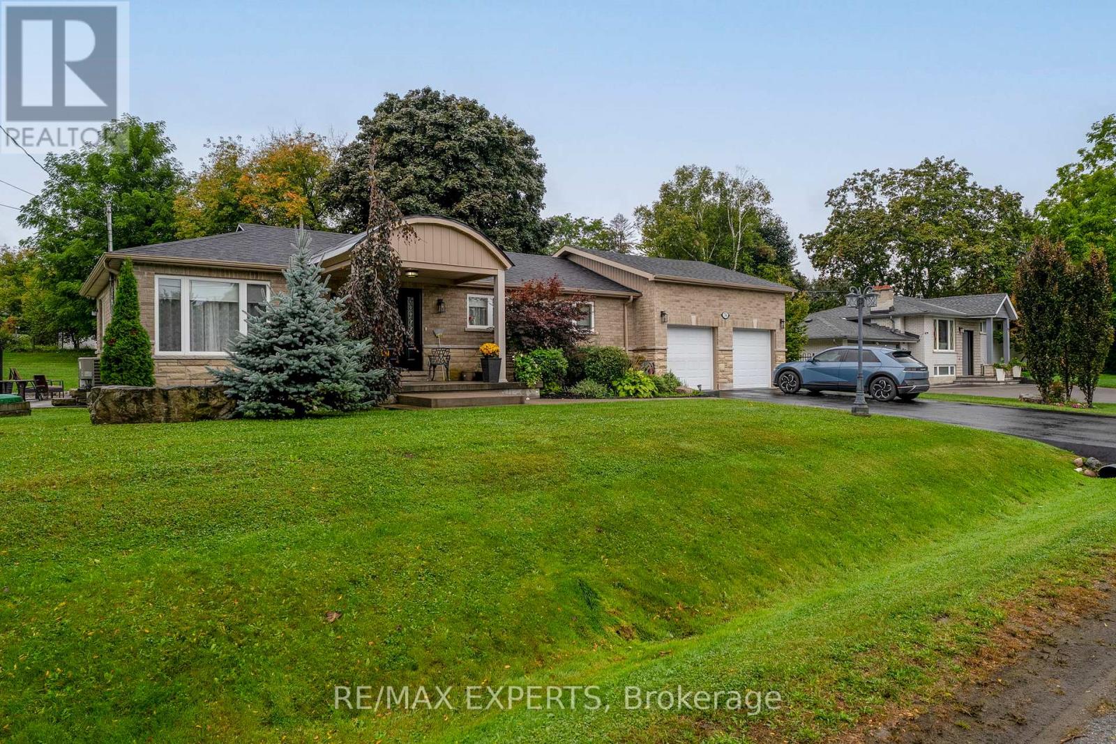 76 Bachley Crescent, King, Ontario  L7B 0E8 - Photo 2 - N12448714