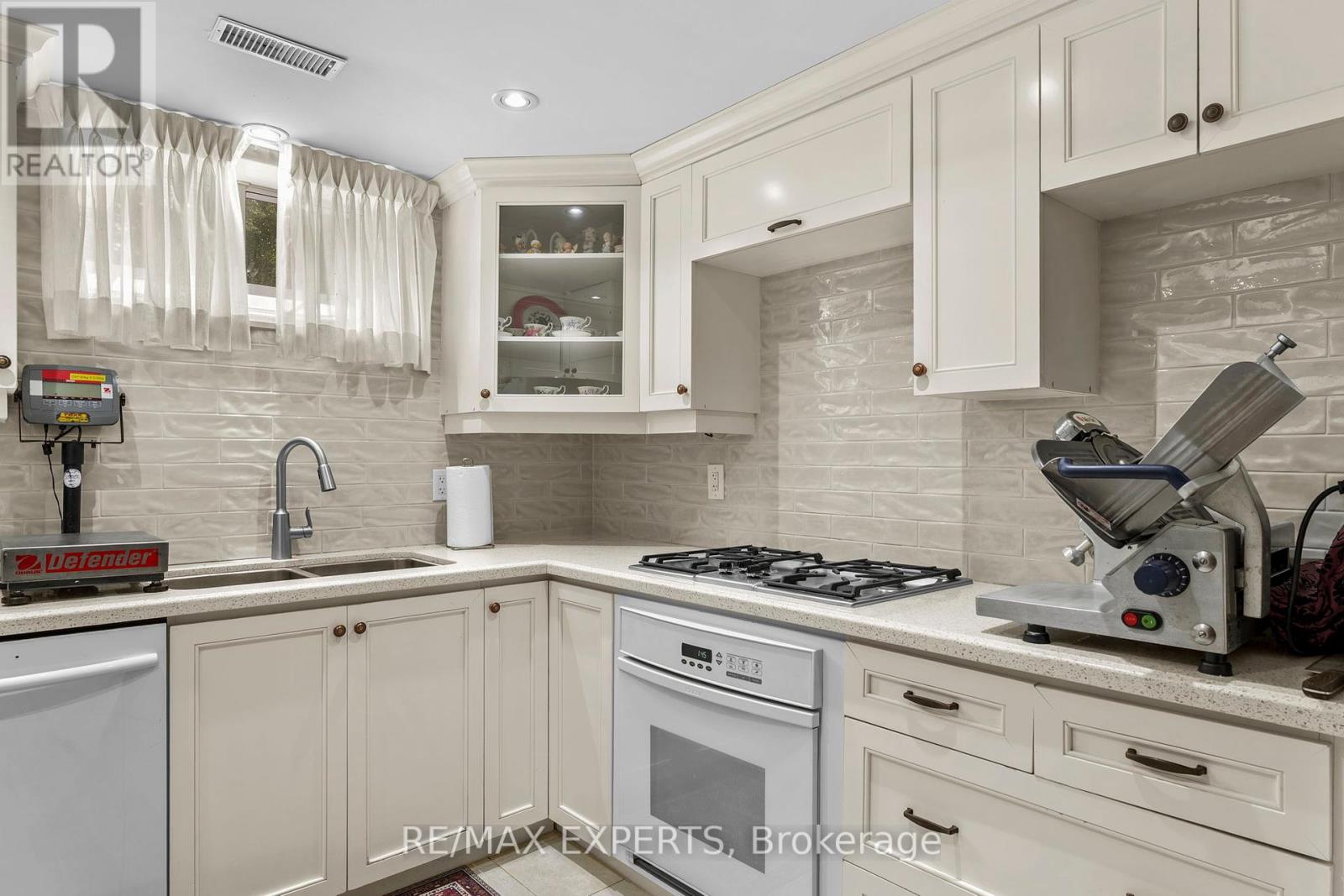 76 Bachley Crescent, King, Ontario  L7B 0E8 - Photo 41 - N12448714