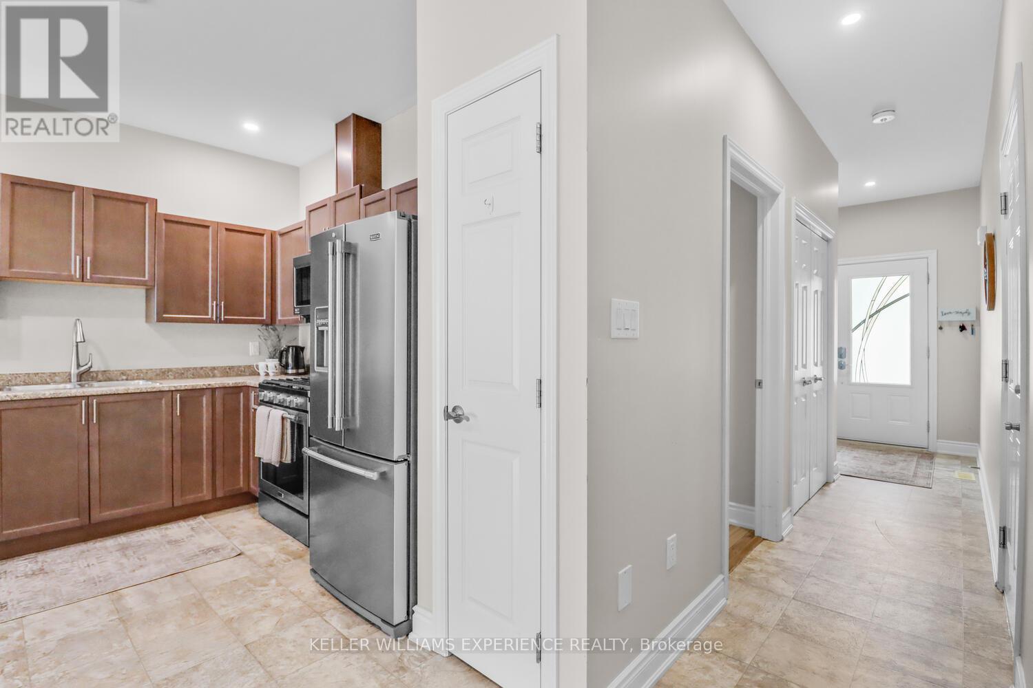 92 Lily Drive, Orillia, Ontario  L3V 7A8 - Photo 10 - S12448673