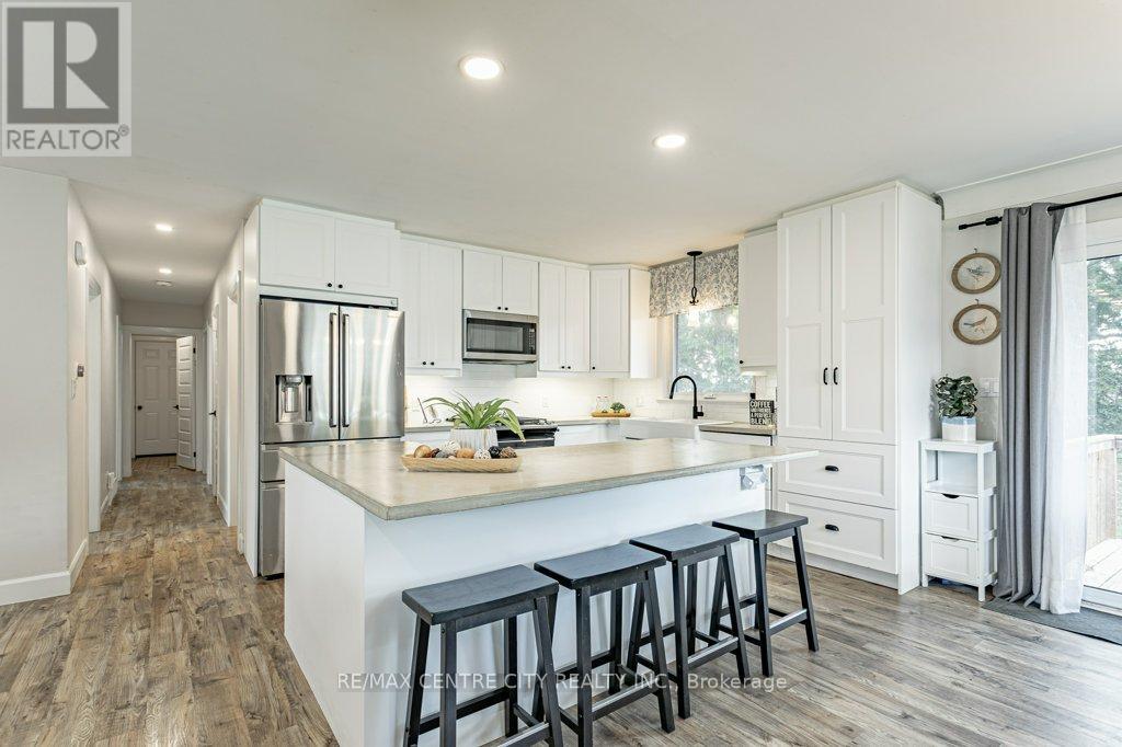 194 Appin Road, Southwest Middlesex, Ontario  N0L 1M0 - Photo 6 - X12448738