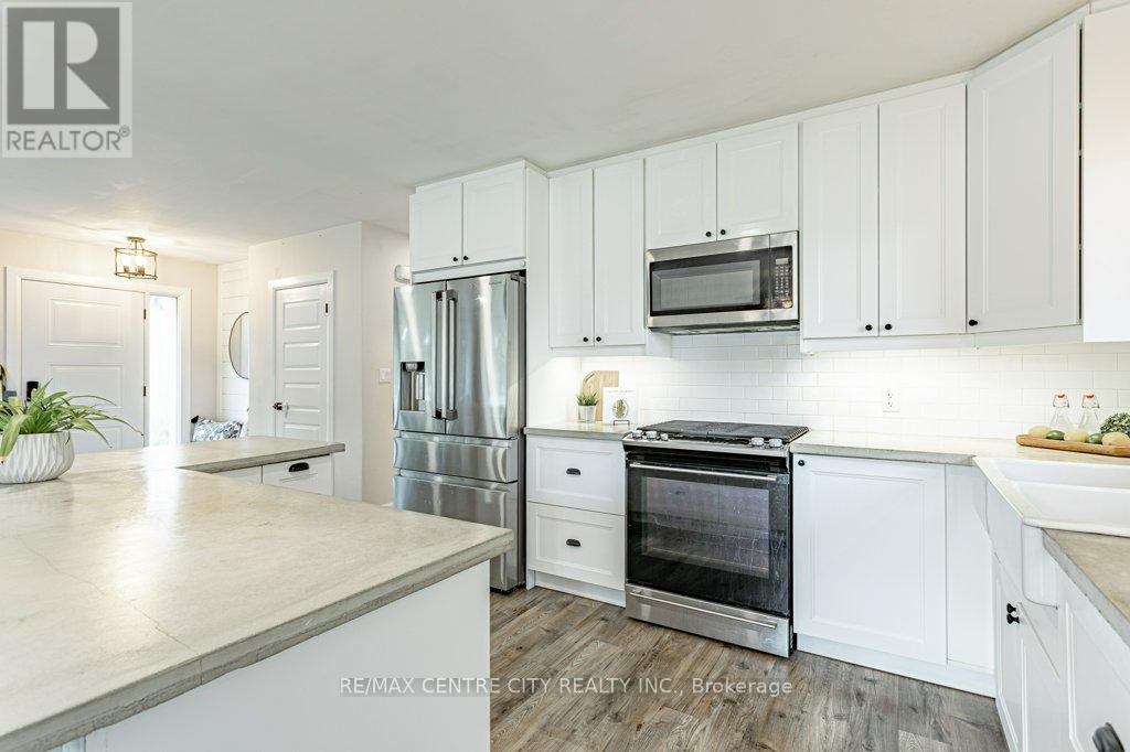194 Appin Road, Southwest Middlesex, Ontario  N0L 1M0 - Photo 7 - X12448738