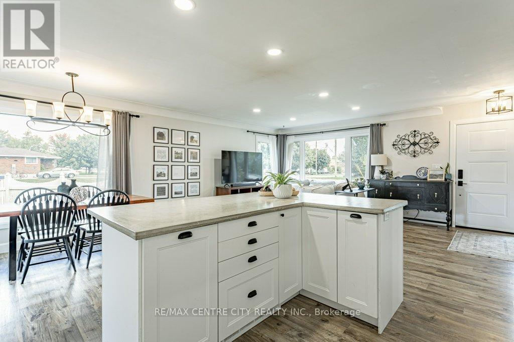 194 Appin Road, Southwest Middlesex, Ontario  N0L 1M0 - Photo 8 - X12448738