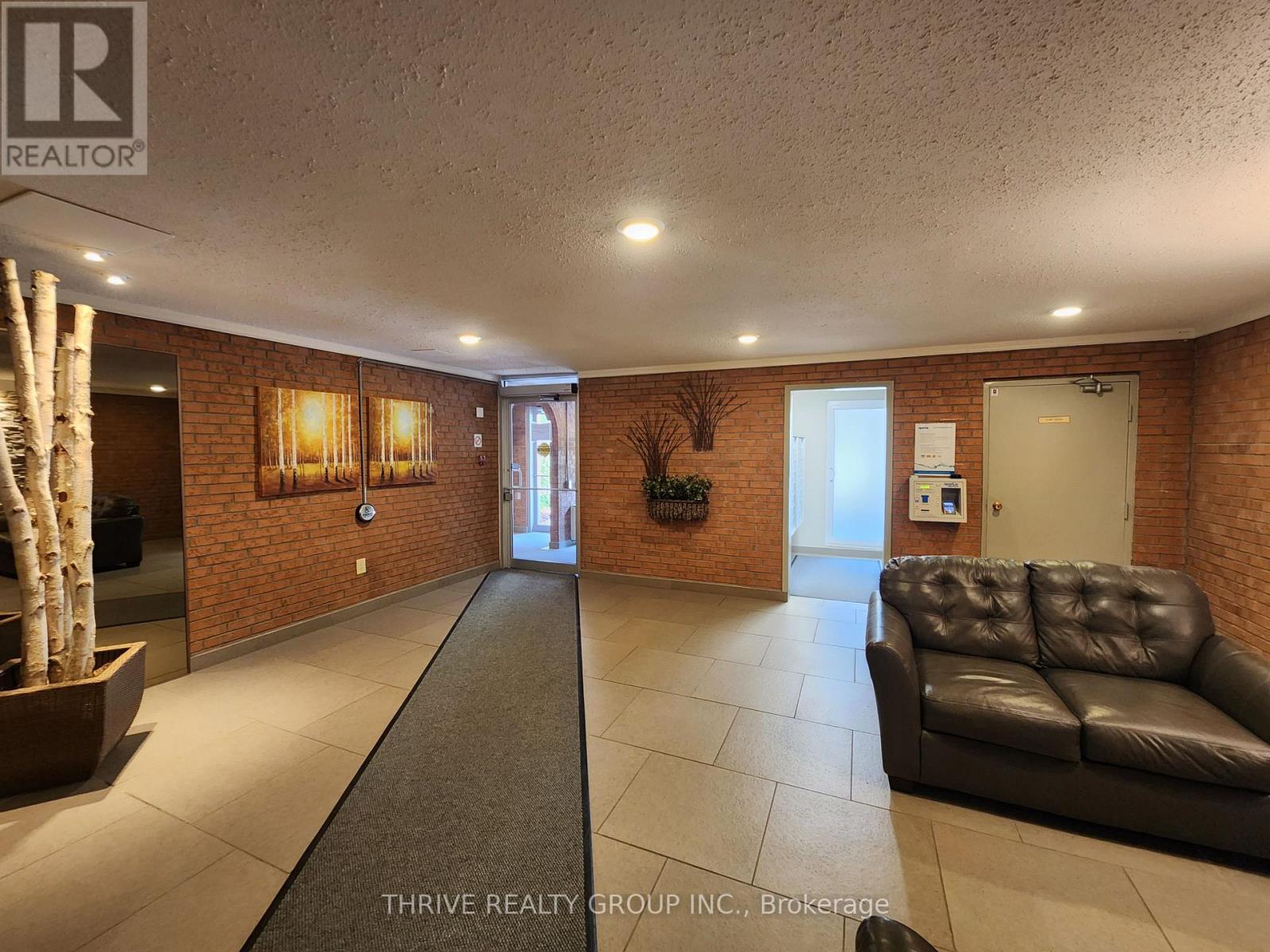101 - 1100 Jalna Boulevard, London South, Ontario  N6E 2M2 - Photo 3 - X12448786