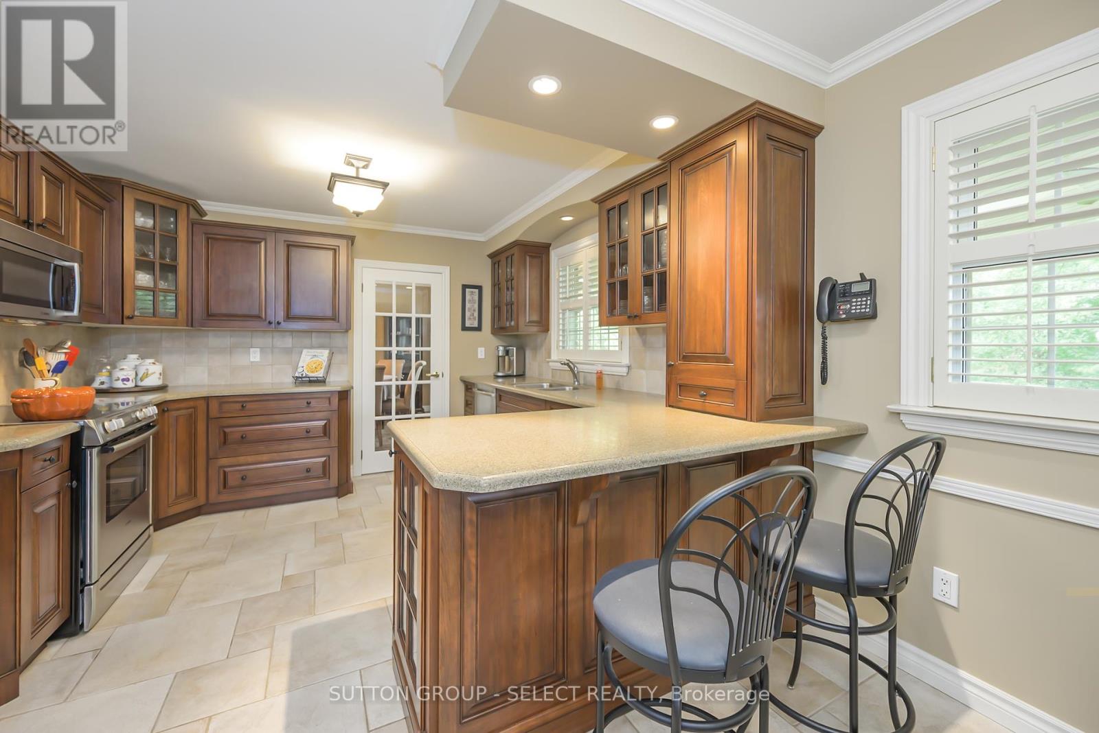 272 Commissioners Road E, London South (South G), Ontario  N6C 2T2 - Photo 11 - X12448798