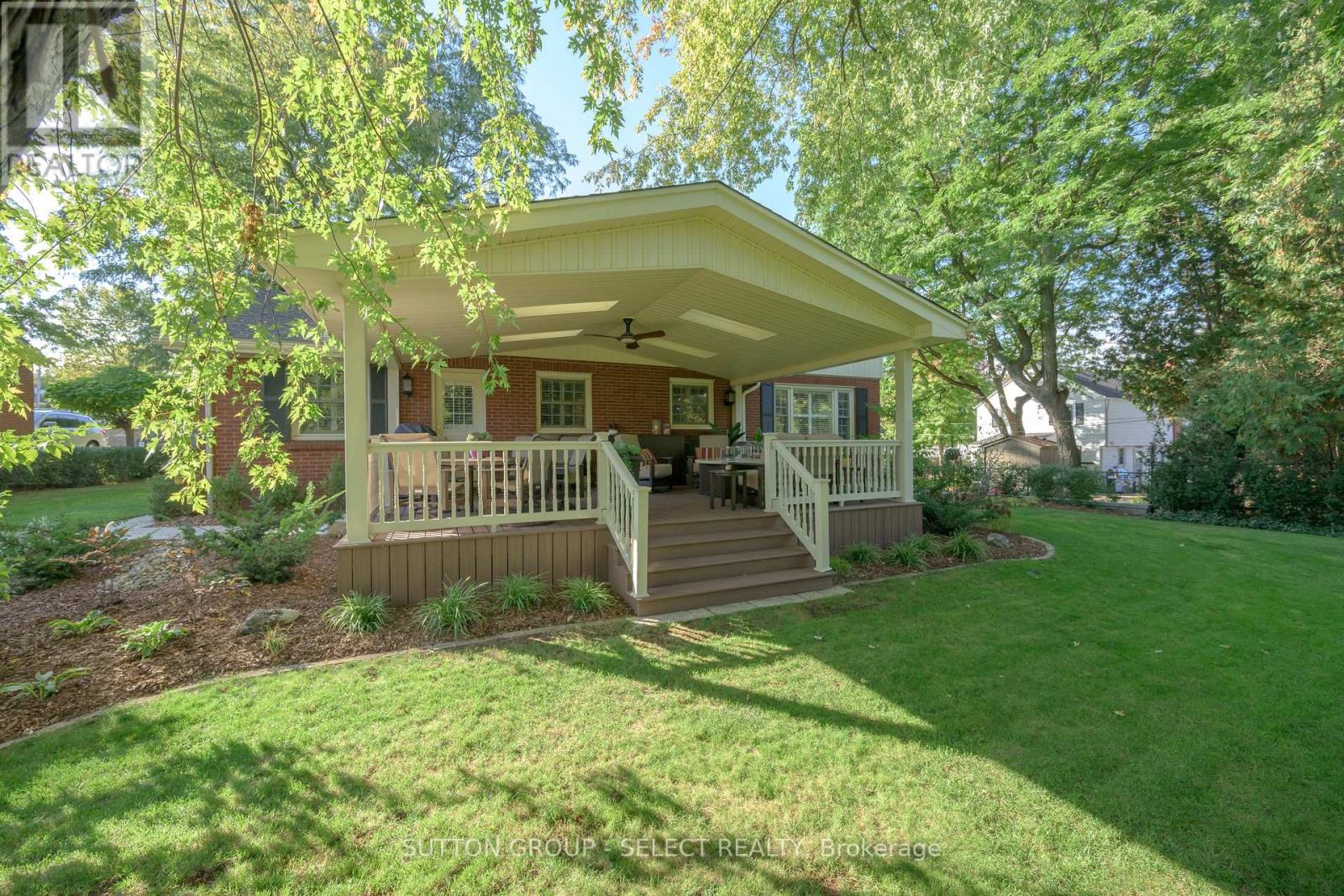 272 Commissioners Road E, London South (South G), Ontario  N6C 2T2 - Photo 34 - X12448798