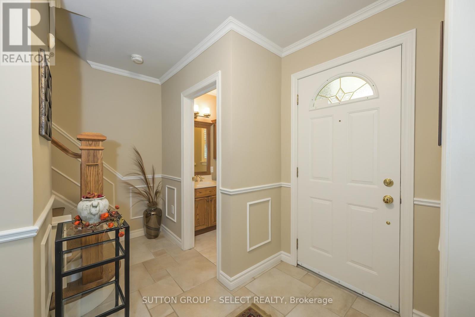 272 Commissioners Road E, London South (South G), Ontario  N6C 2T2 - Photo 5 - X12448798
