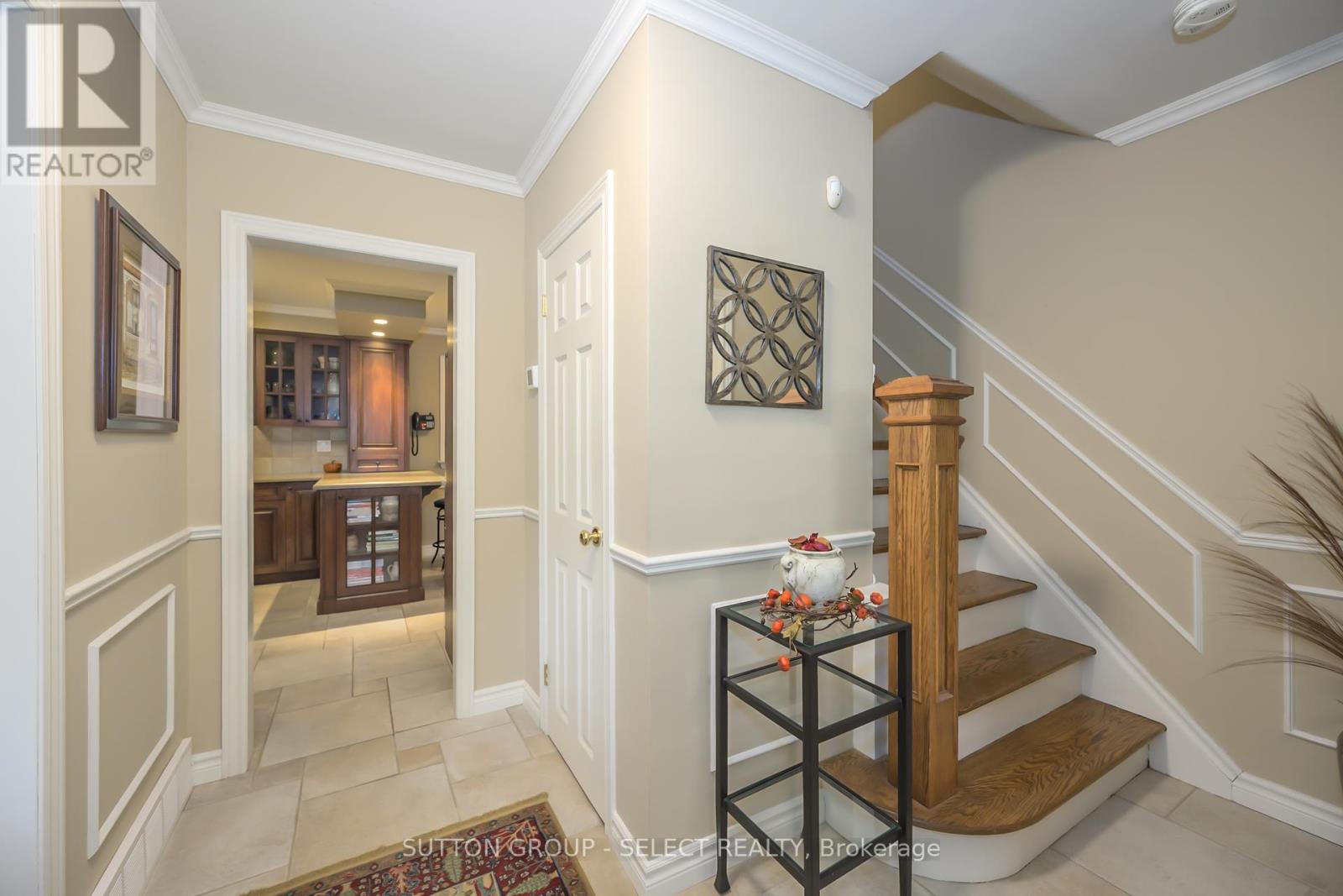 272 Commissioners Road E, London South (South G), Ontario  N6C 2T2 - Photo 6 - X12448798