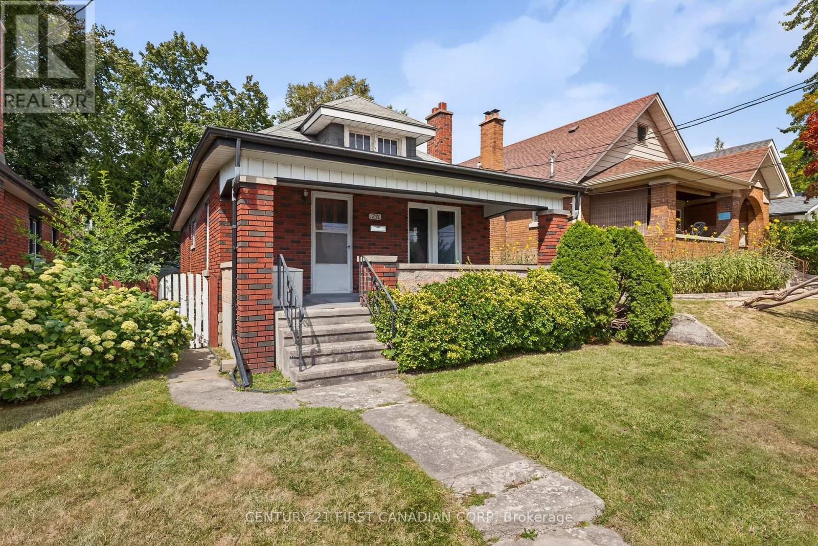 1230 Dundas Street, London East, Ontario  N5W 3B2 - Photo 1 - X12448814