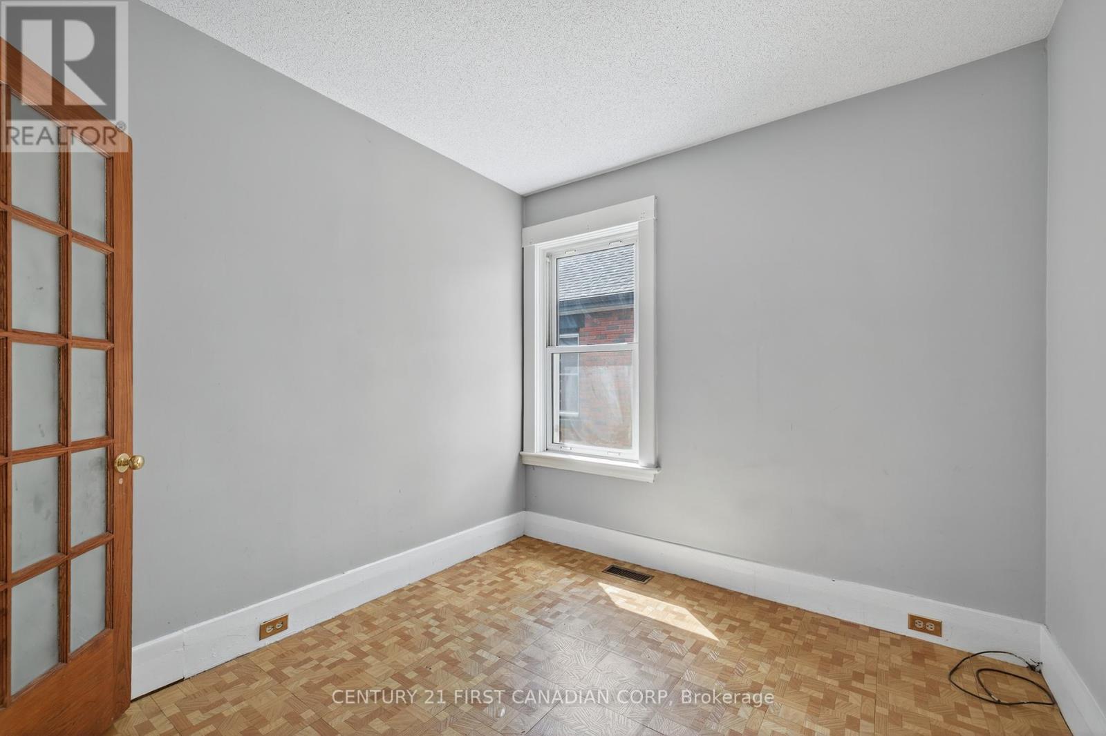 1230 Dundas Street, London East, Ontario  N5W 3B2 - Photo 10 - X12448814