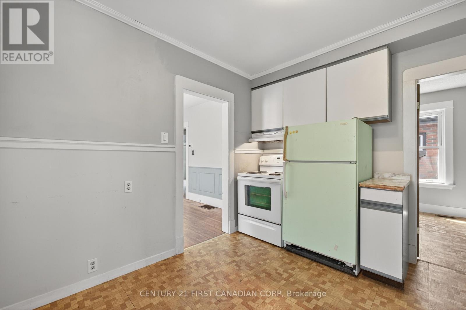 1230 Dundas Street, London East, Ontario  N5W 3B2 - Photo 13 - X12448814