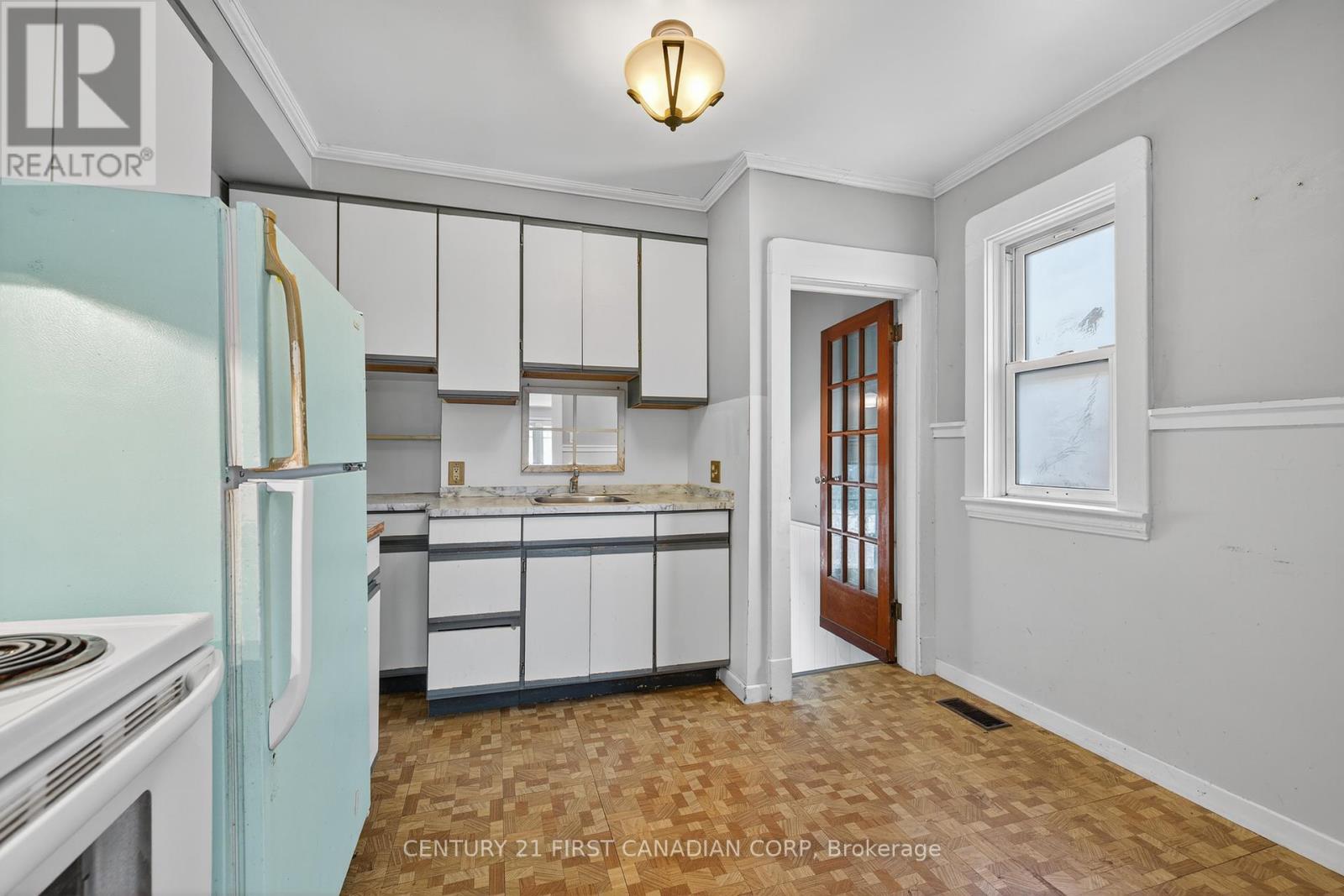 1230 Dundas Street, London East, Ontario  N5W 3B2 - Photo 14 - X12448814