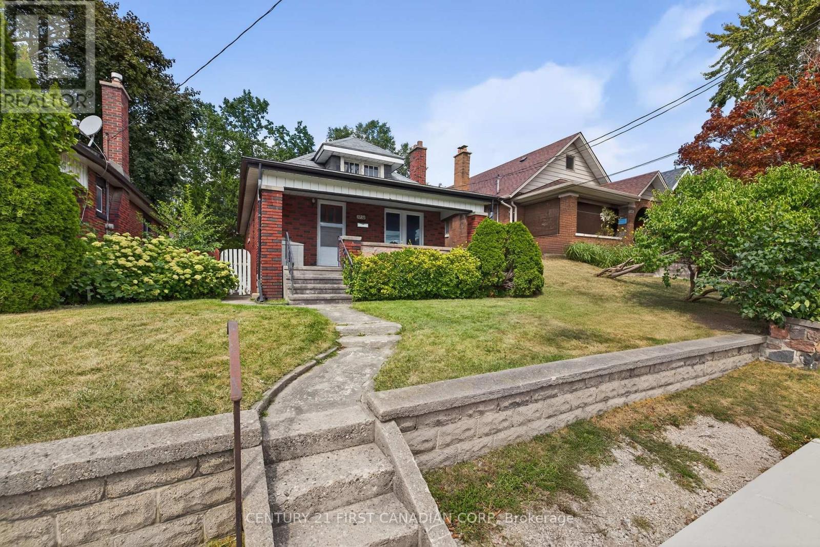 1230 Dundas Street, London East, Ontario  N5W 3B2 - Photo 2 - X12448814