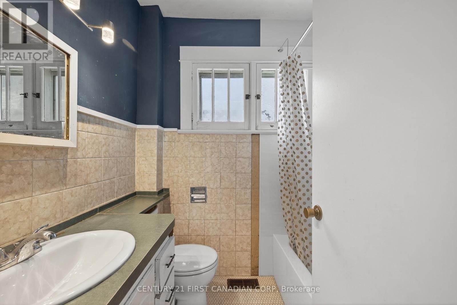 1230 Dundas Street, London East, Ontario  N5W 3B2 - Photo 23 - X12448814