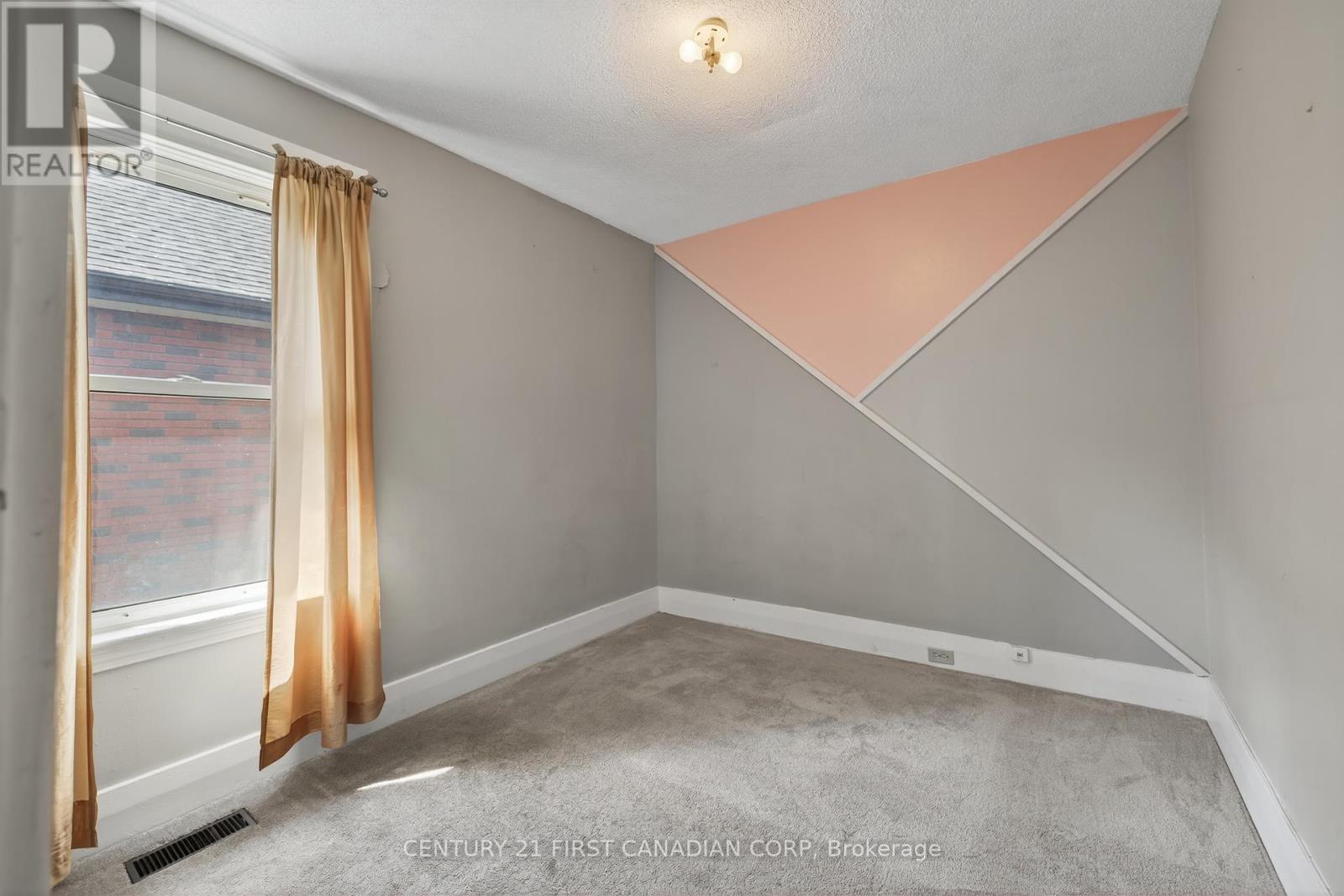 1230 Dundas Street, London East, Ontario  N5W 3B2 - Photo 26 - X12448814