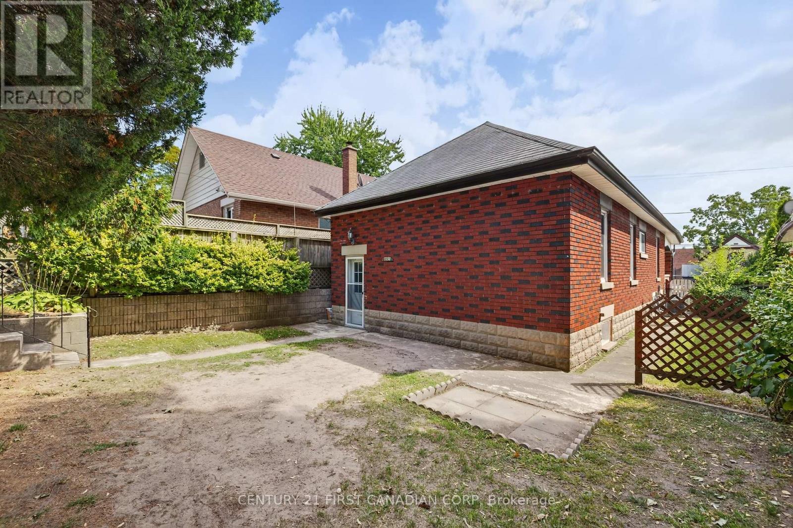 1230 Dundas Street, London East, Ontario  N5W 3B2 - Photo 33 - X12448814