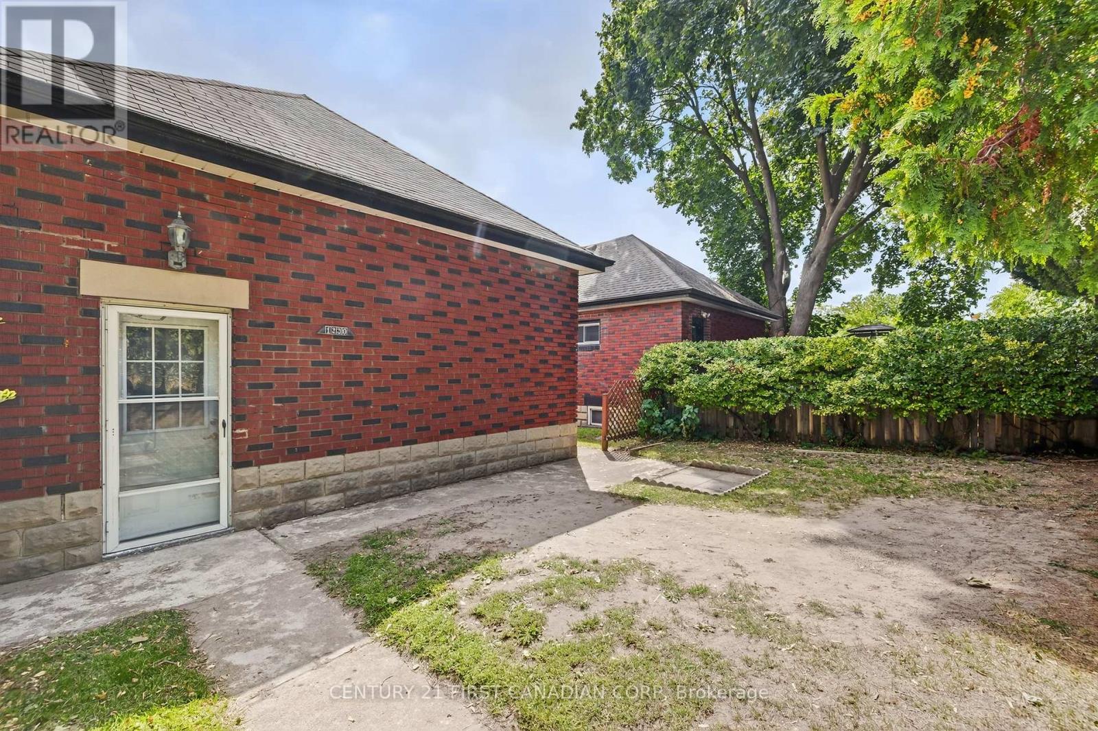 1230 Dundas Street, London East, Ontario  N5W 3B2 - Photo 34 - X12448814