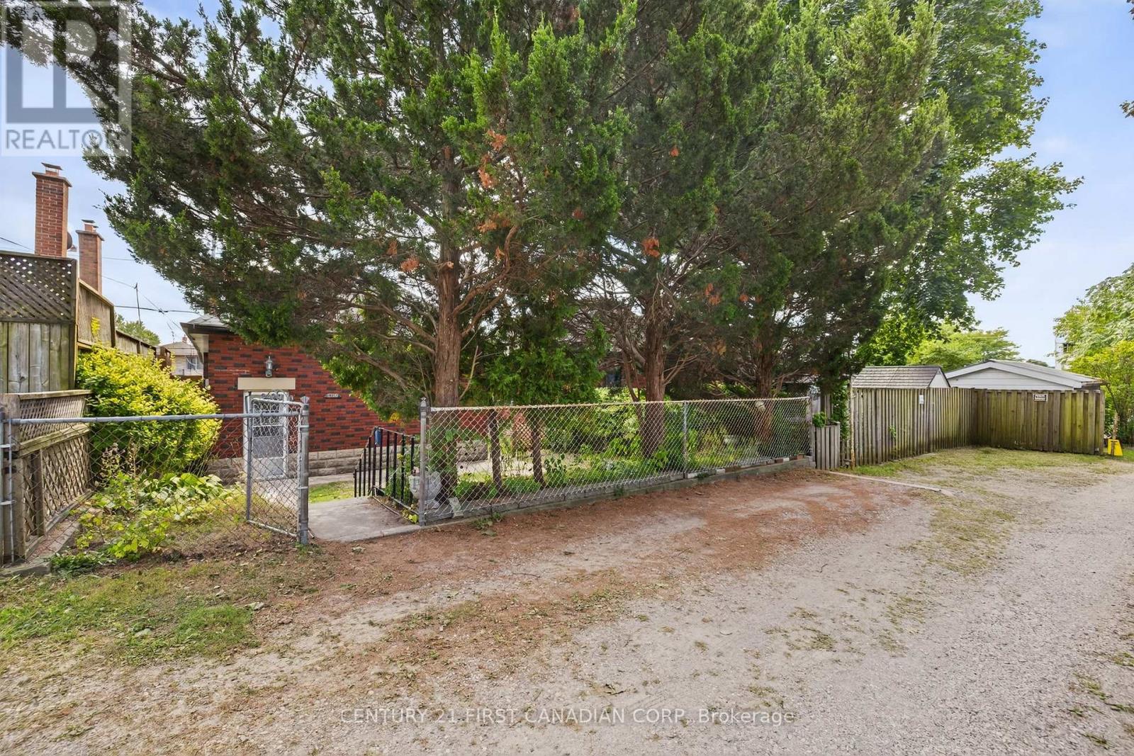 1230 Dundas Street, London East, Ontario  N5W 3B2 - Photo 37 - X12448814
