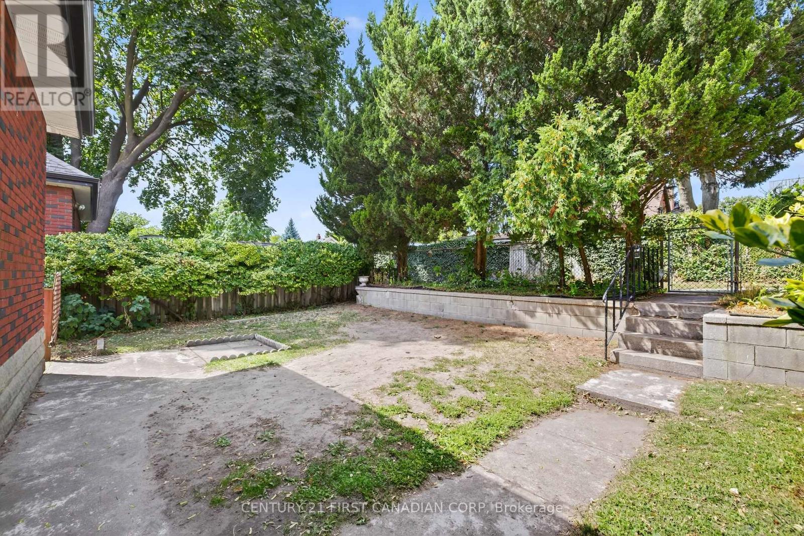 1230 Dundas Street, London East, Ontario  N5W 3B2 - Photo 39 - X12448814