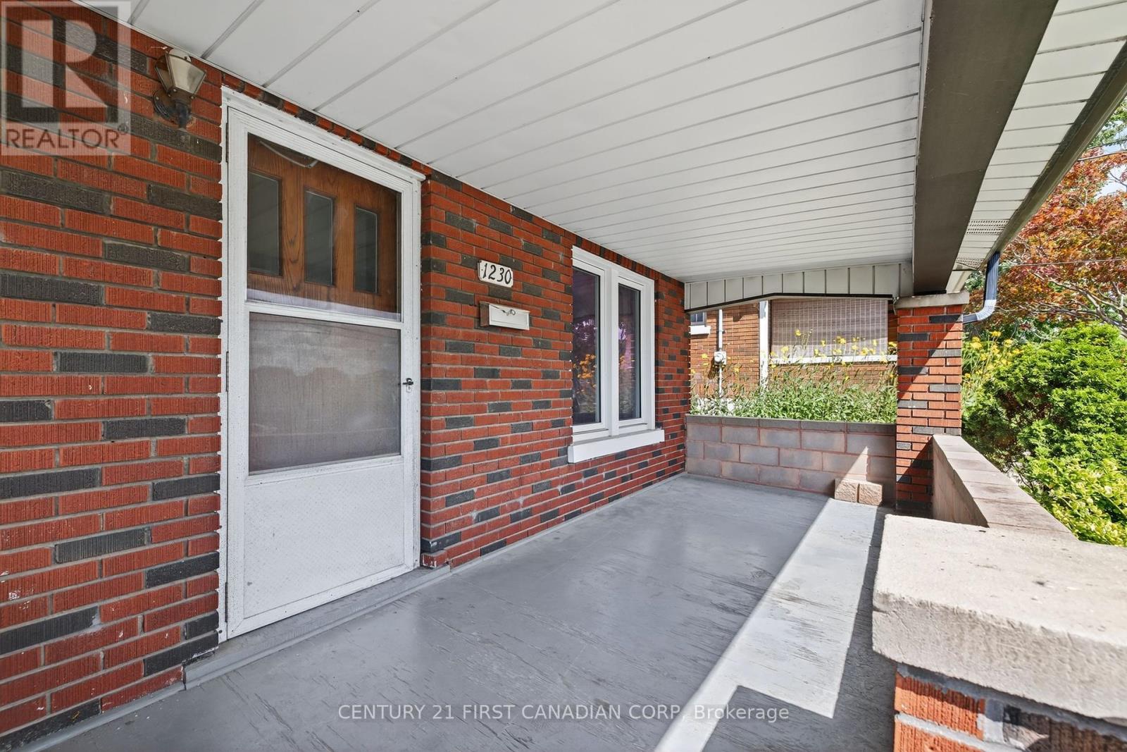 1230 Dundas Street, London East, Ontario  N5W 3B2 - Photo 6 - X12448814