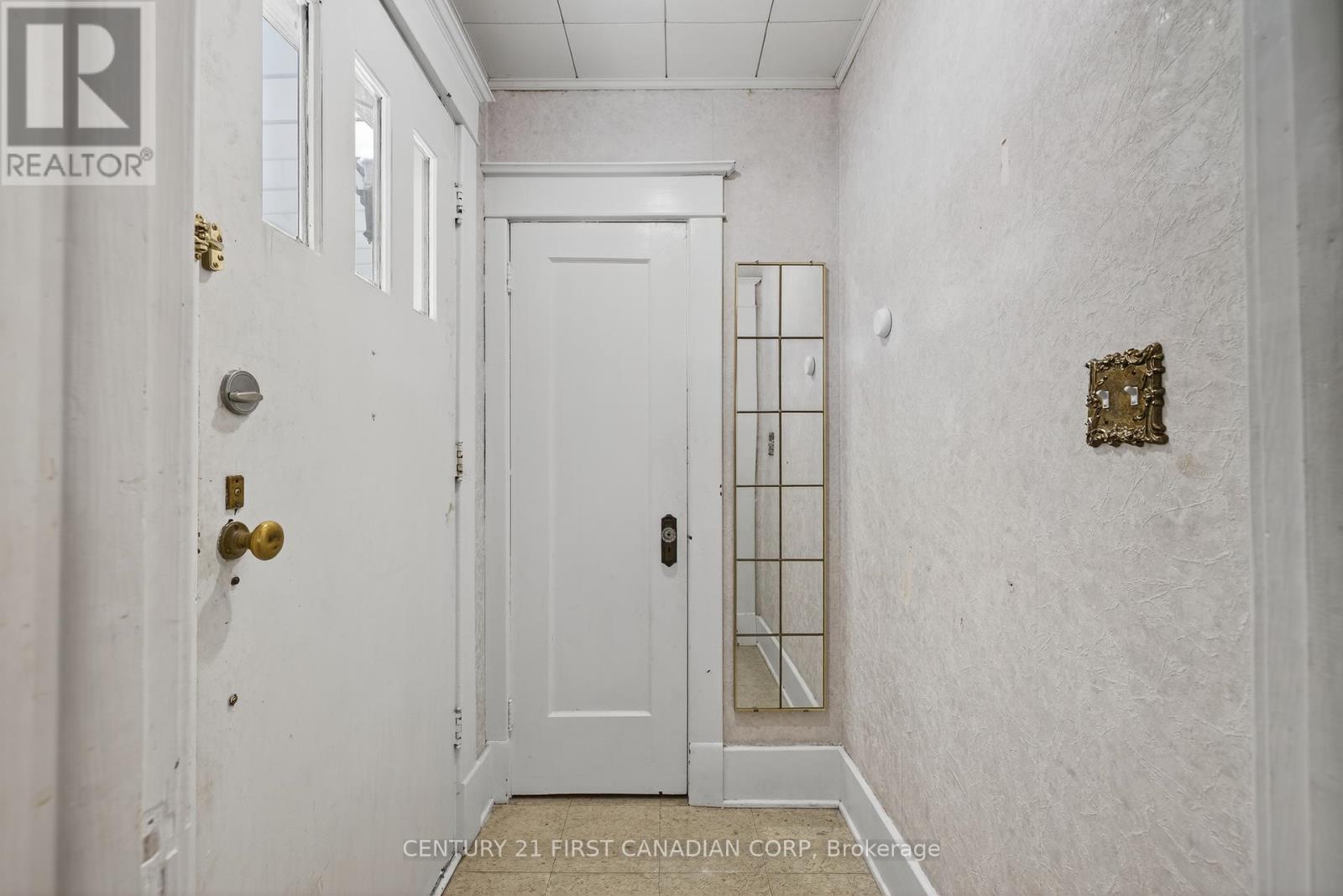 1230 Dundas Street, London East, Ontario  N5W 3B2 - Photo 7 - X12448814