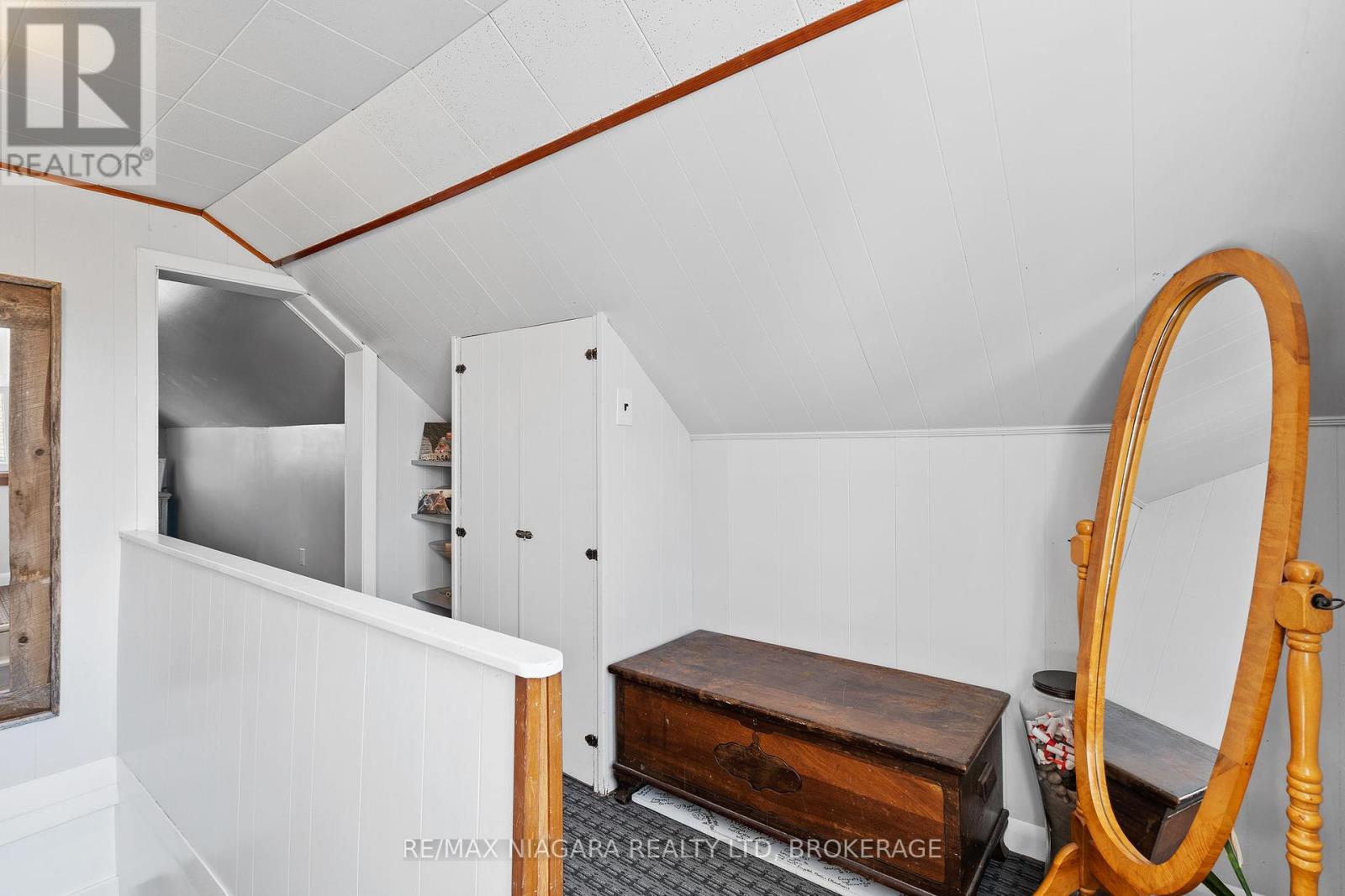 201 Knoll Street, Port Colborne, Ontario  L3K 5B4 - Photo 11 - X12415936