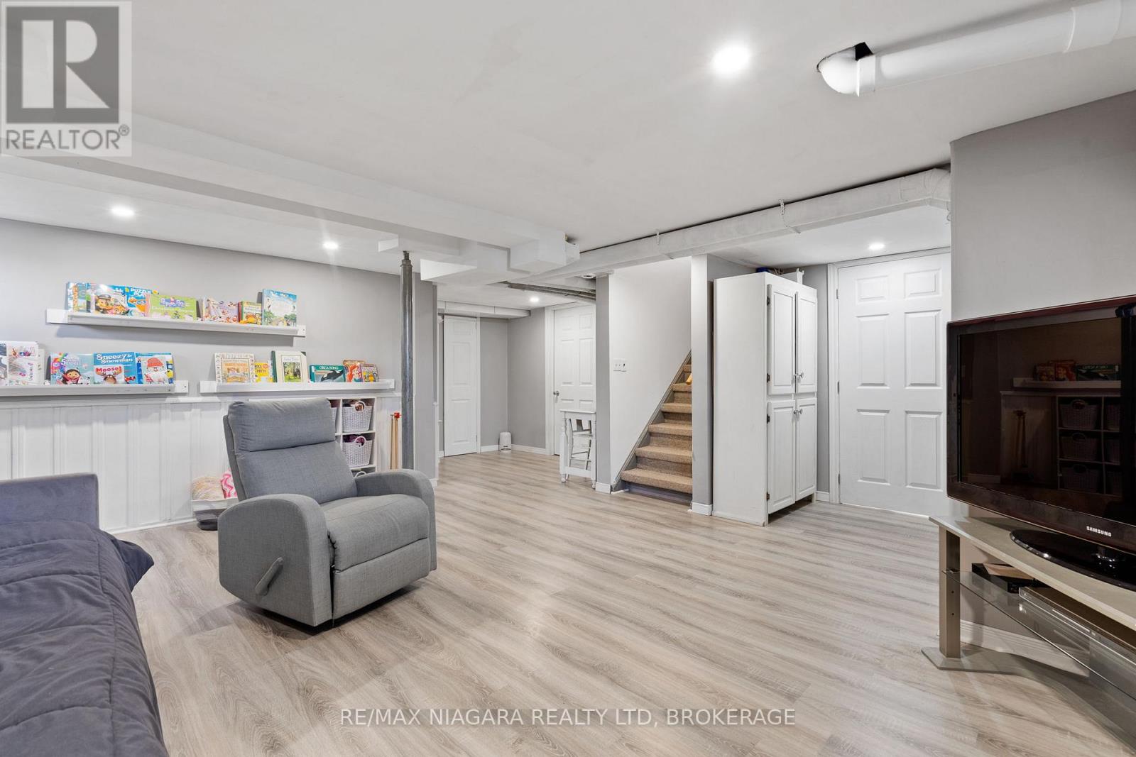 201 Knoll Street, Port Colborne, Ontario  L3K 5B4 - Photo 21 - X12415936