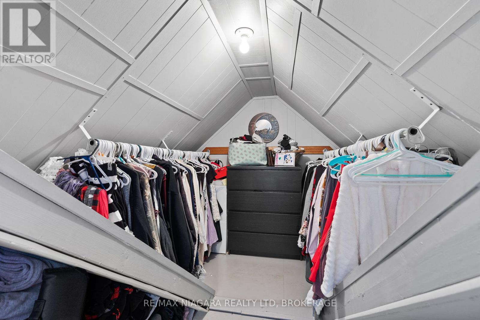 201 Knoll Street, Port Colborne, Ontario  L3K 5B4 - Photo 15 - X12415936