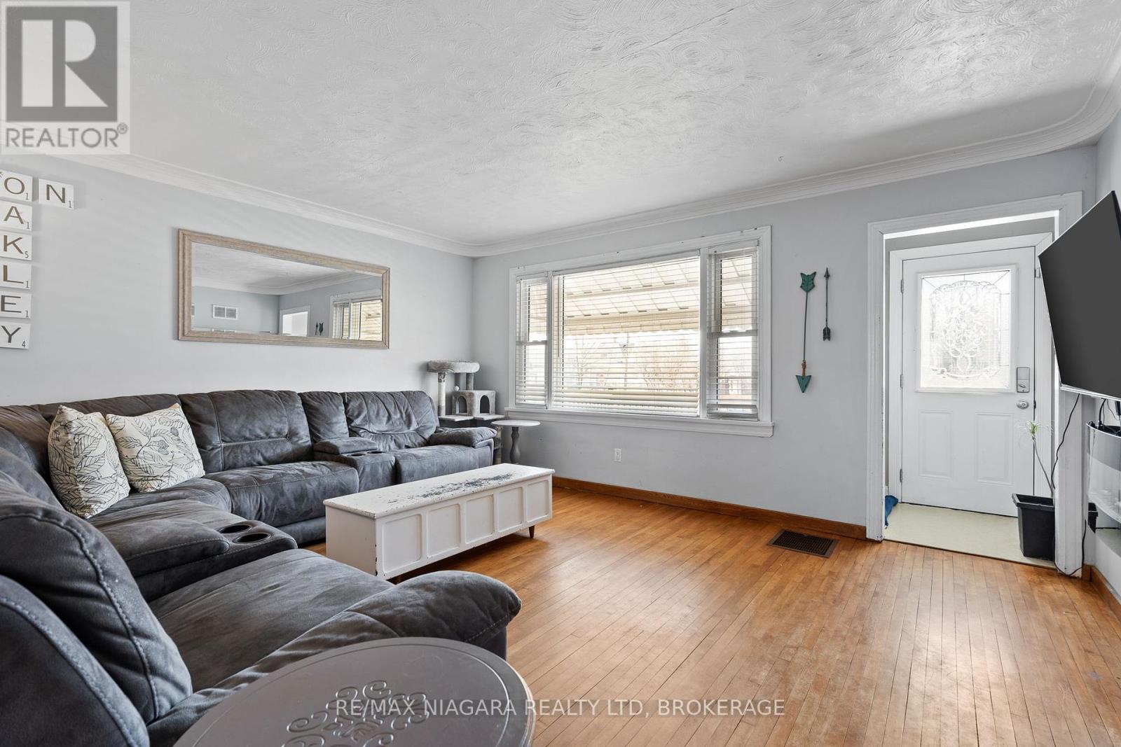 201 Knoll Street, Port Colborne, Ontario  L3K 5B4 - Photo 4 - X12415936