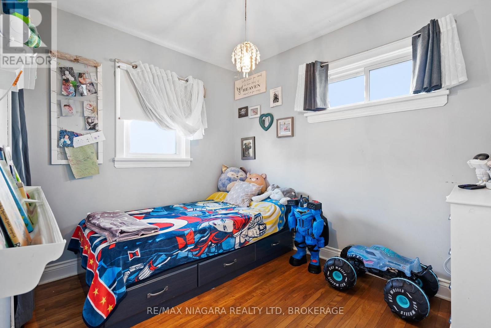 201 Knoll Street, Port Colborne, Ontario  L3K 5B4 - Photo 9 - X12415936