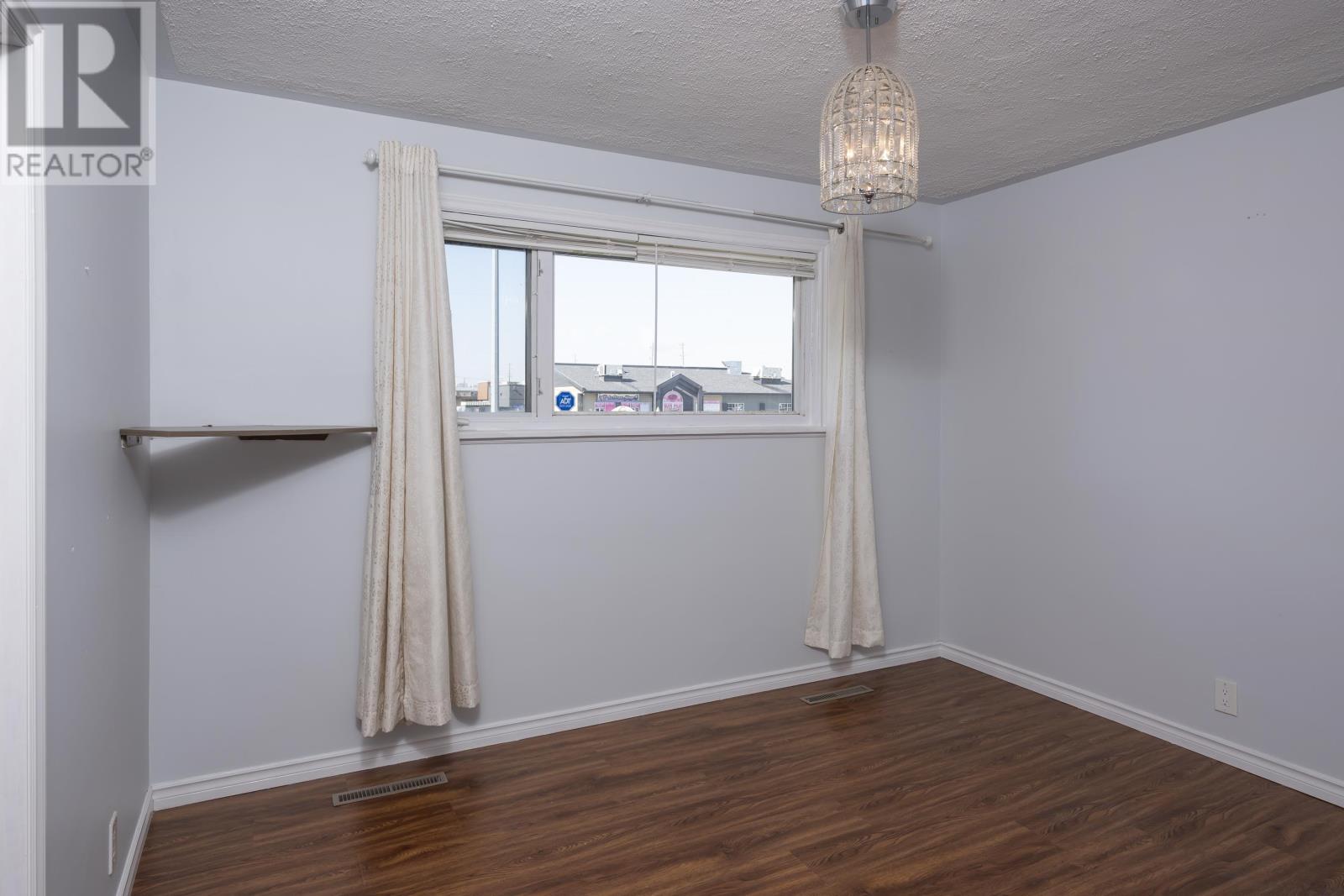 404 James St South, Thunder Bay, Ontario  P7E 2V5 - Photo 13 - TB253074