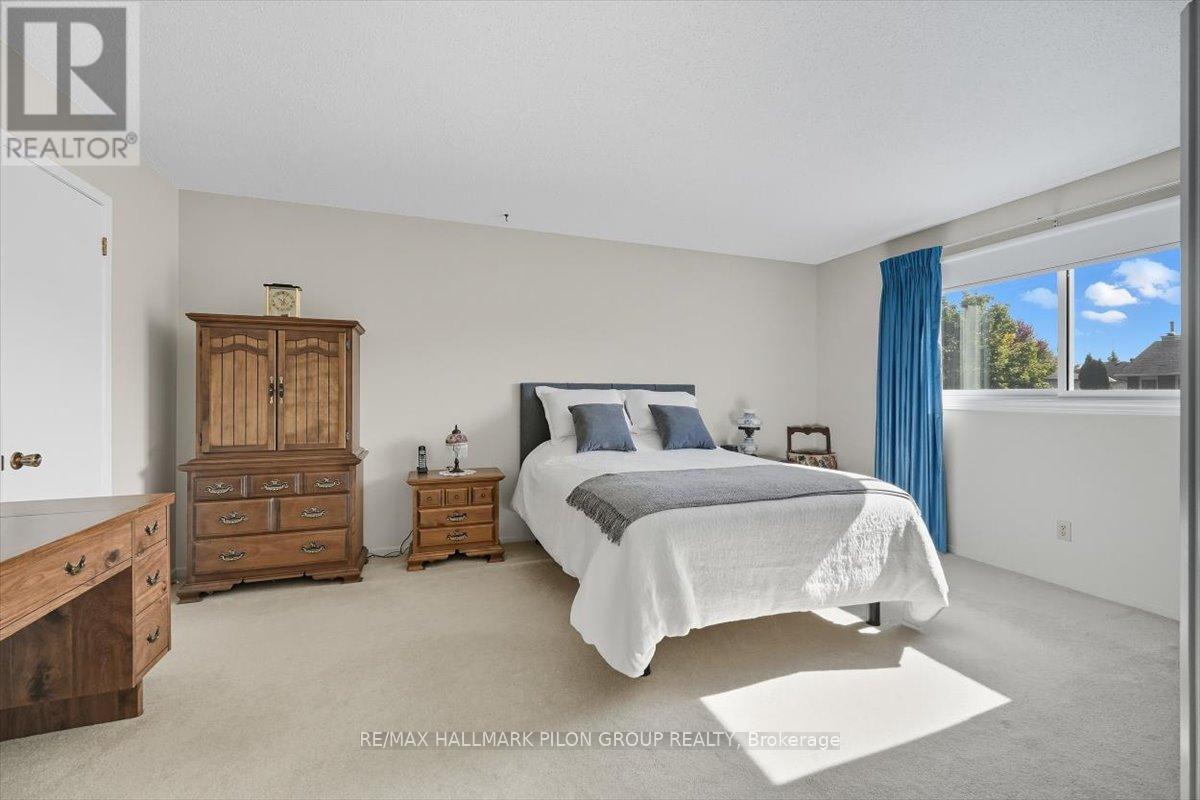 6343 Viseneau Drive, Ottawa, Ontario  K1C 2G8 - Photo 12 - X12448767