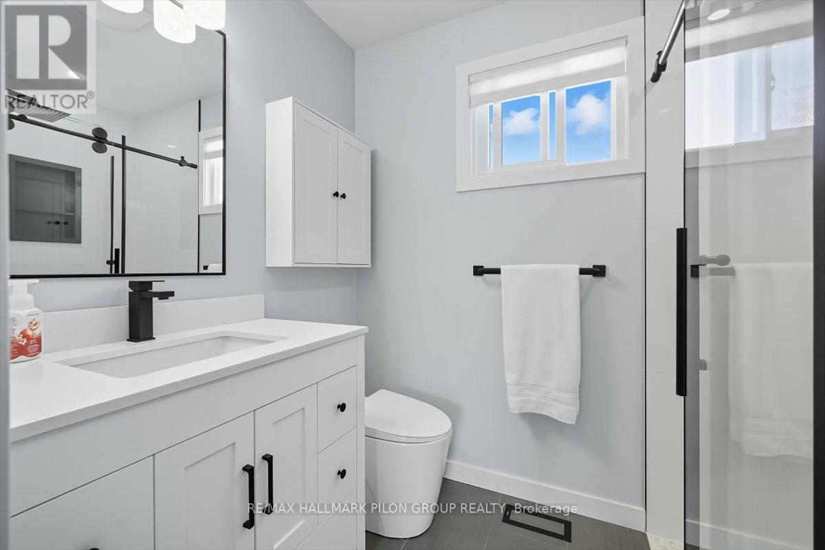 6343 Viseneau Drive, Ottawa, Ontario  K1C 2G8 - Photo 14 - X12448767
