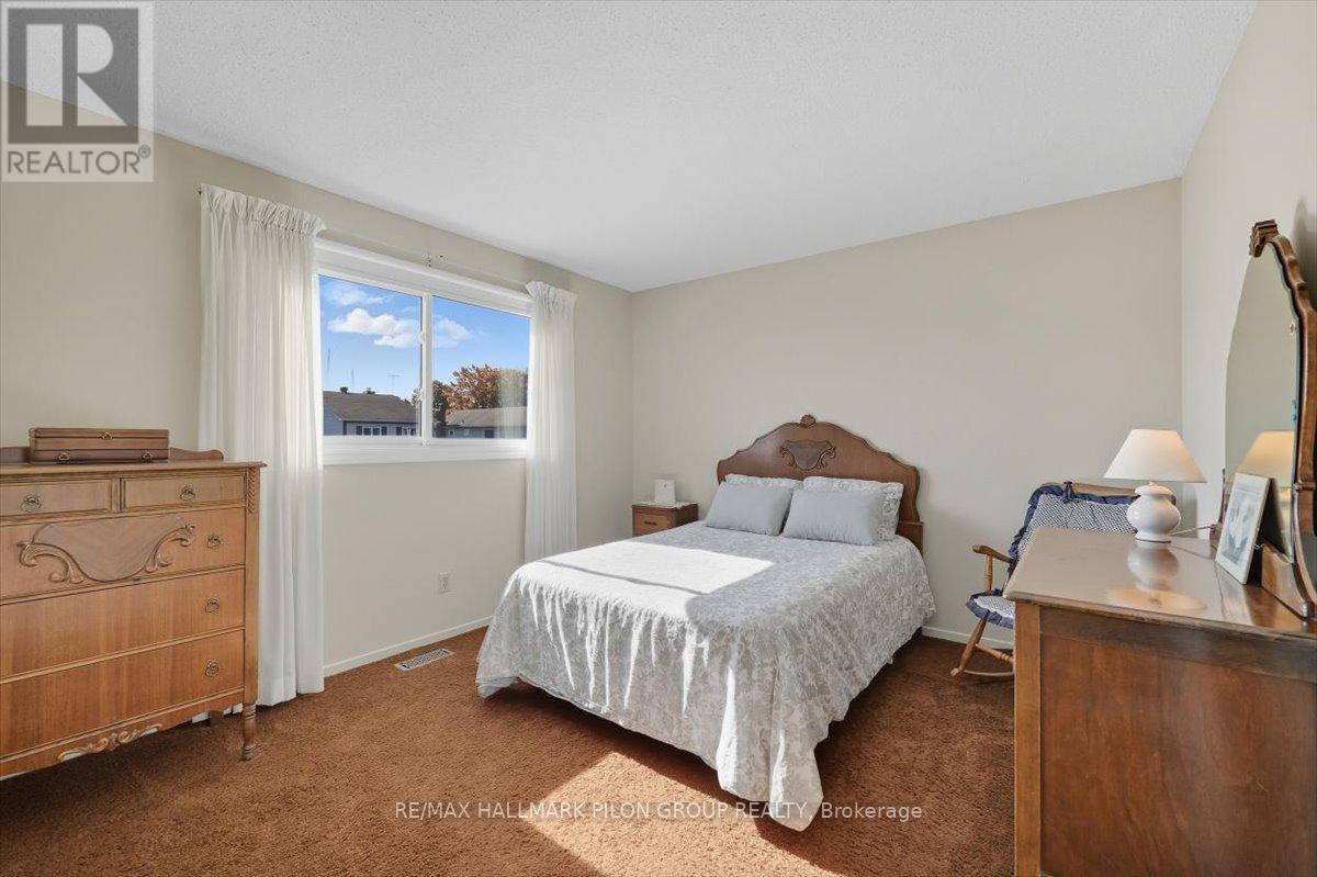6343 Viseneau Drive, Ottawa, Ontario  K1C 2G8 - Photo 17 - X12448767
