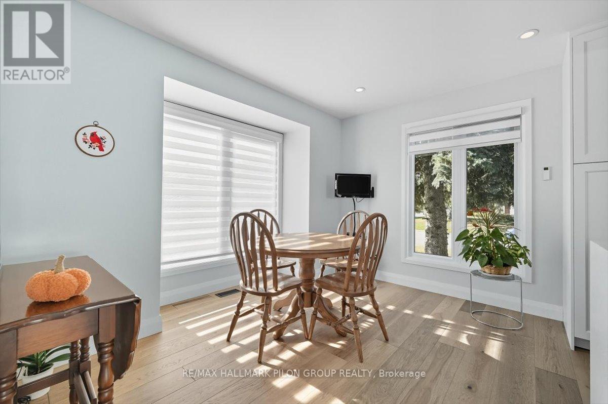 6343 Viseneau Drive, Ottawa, Ontario  K1C 2G8 - Photo 7 - X12448767