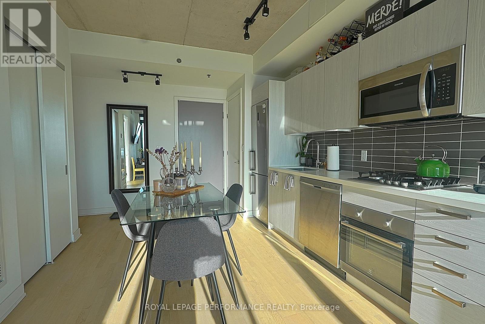 1804 - 203 Catherine Street, Ottawa, Ontario  K2P 1J5 - Photo 2 - X12448857