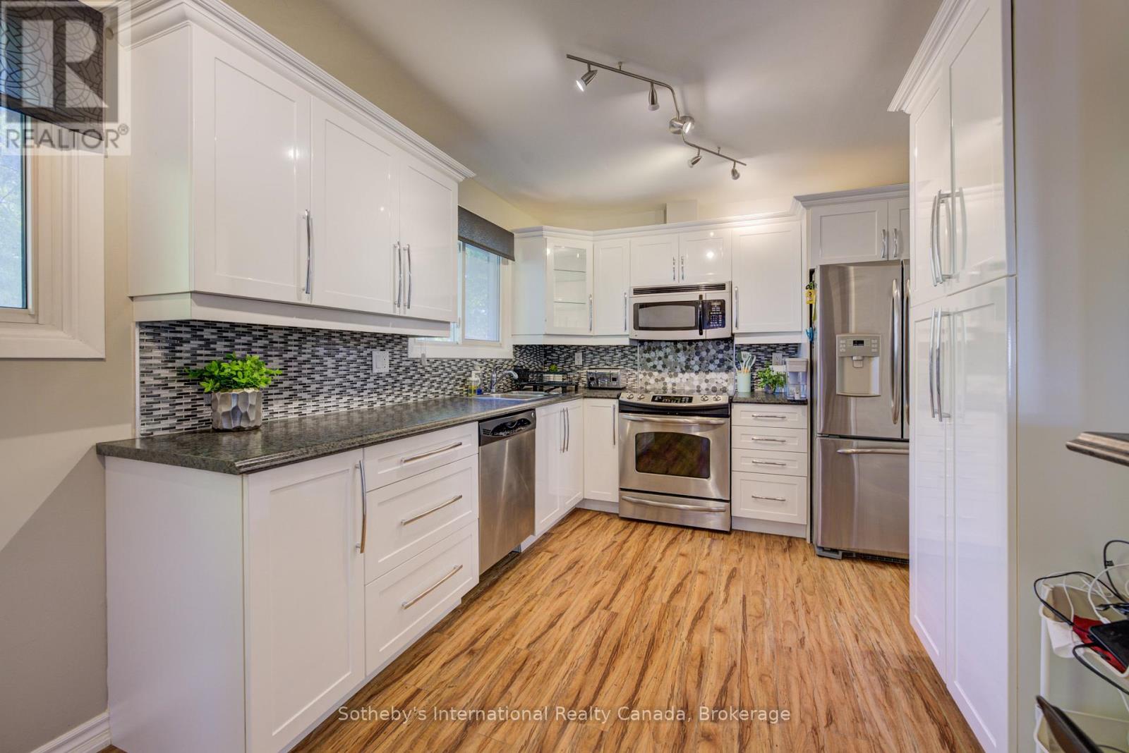 400 Cherokee Boulevard, Toronto, Ontario  M2H 2W7 - Photo 11 - C12448749