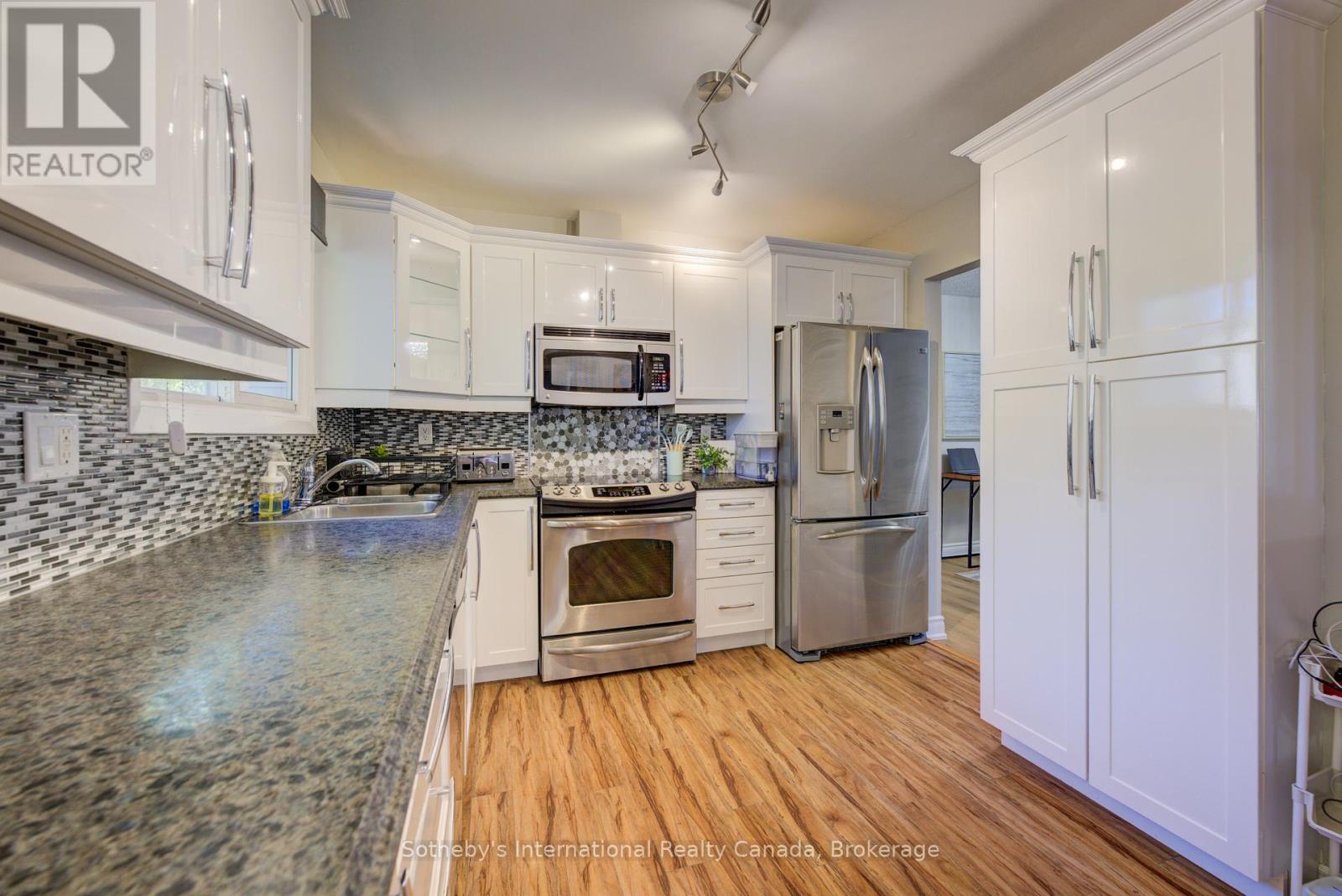 400 Cherokee Boulevard, Toronto, Ontario  M2H 2W7 - Photo 13 - C12448749