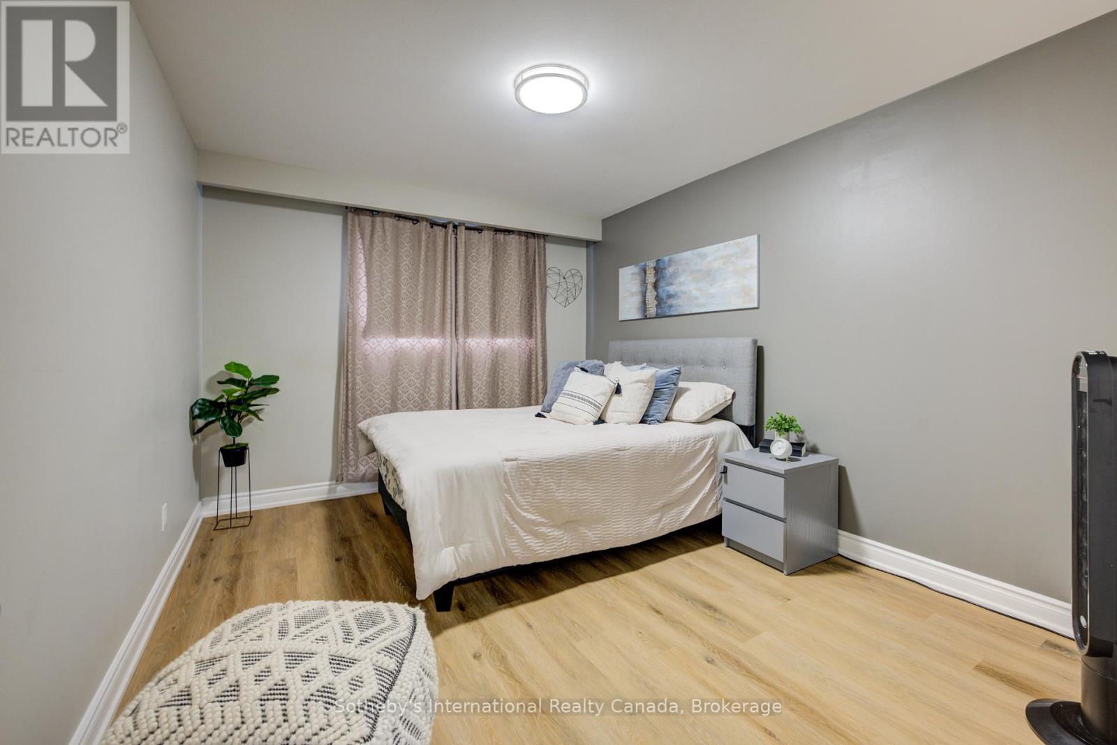 400 Cherokee Boulevard, Toronto, Ontario  M2H 2W7 - Photo 18 - C12448749