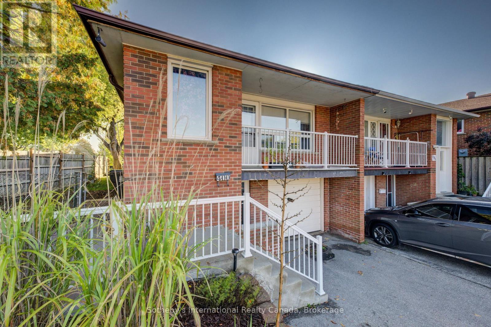 400 Cherokee Boulevard, Toronto, Ontario  M2H 2W7 - Photo 2 - C12448749