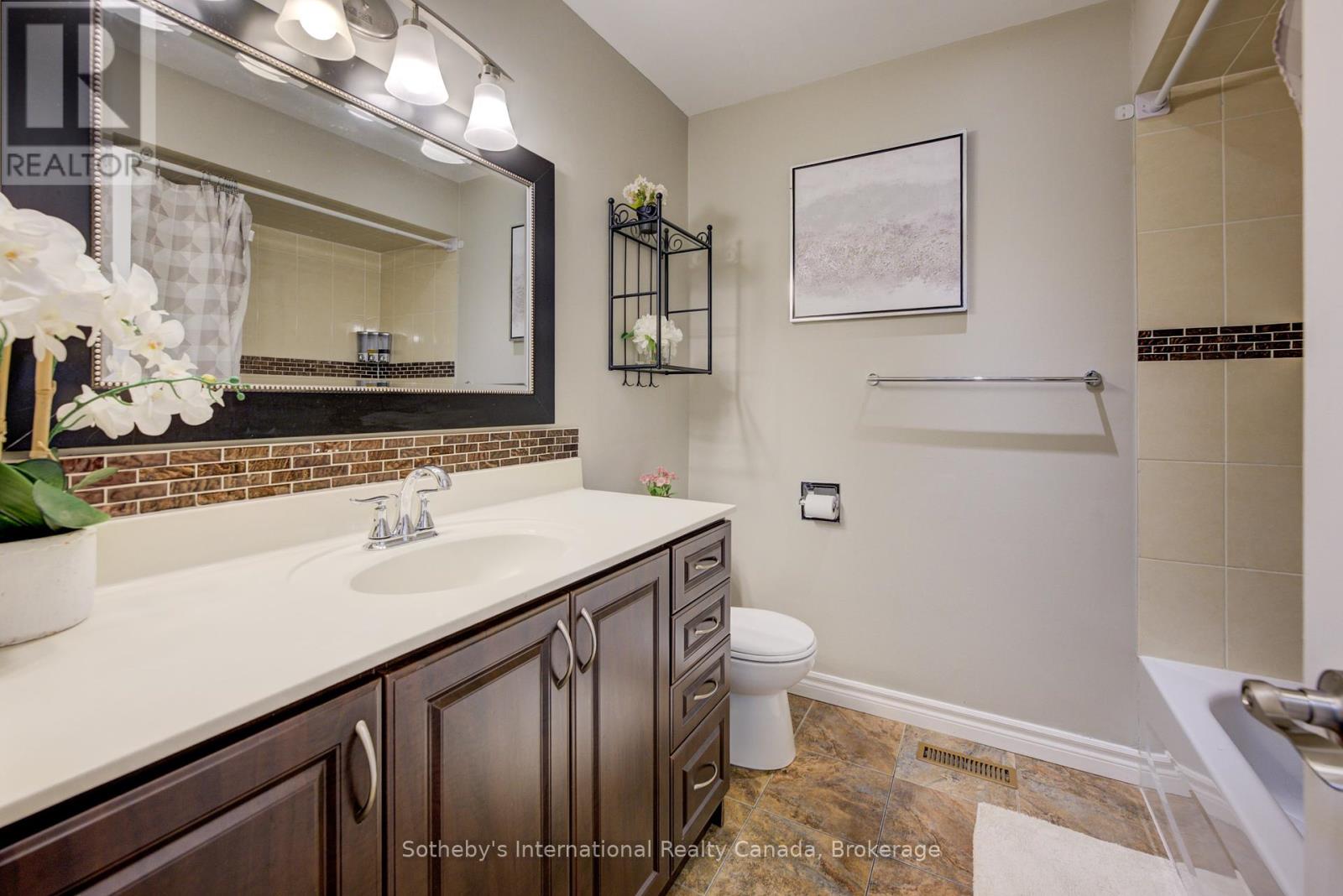 400 Cherokee Boulevard, Toronto, Ontario  M2H 2W7 - Photo 22 - C12448749