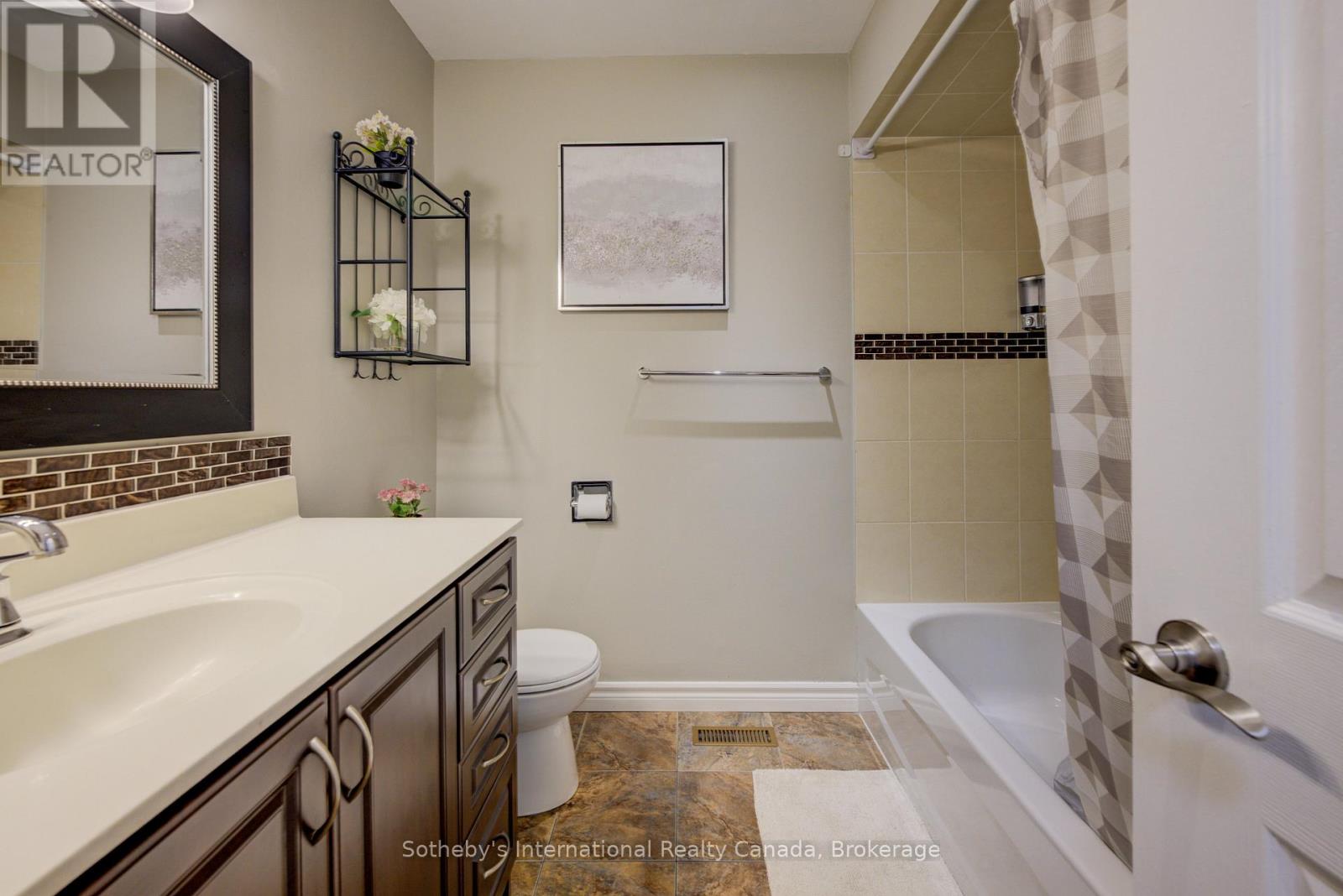 400 Cherokee Boulevard, Toronto, Ontario  M2H 2W7 - Photo 23 - C12448749