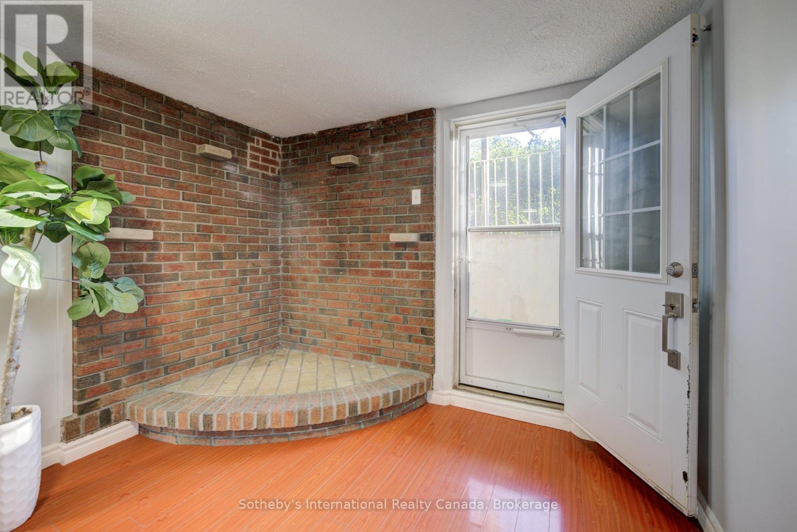 400 Cherokee Boulevard, Toronto, Ontario  M2H 2W7 - Photo 32 - C12448749