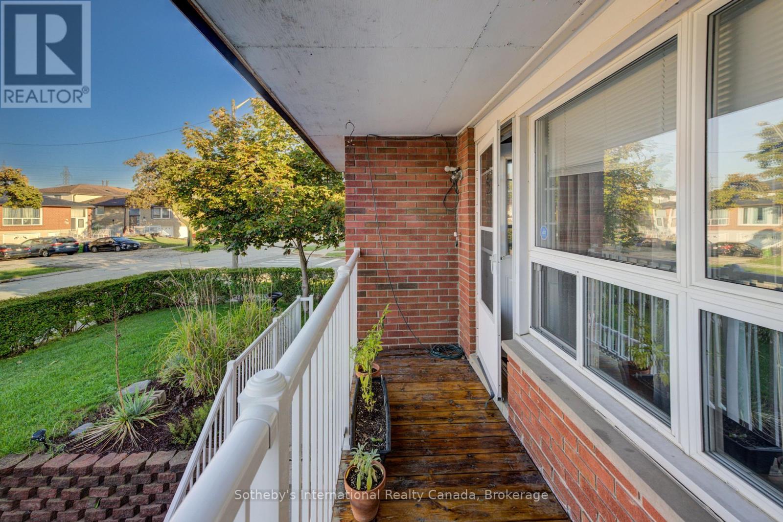 400 Cherokee Boulevard, Toronto, Ontario  M2H 2W7 - Photo 38 - C12448749