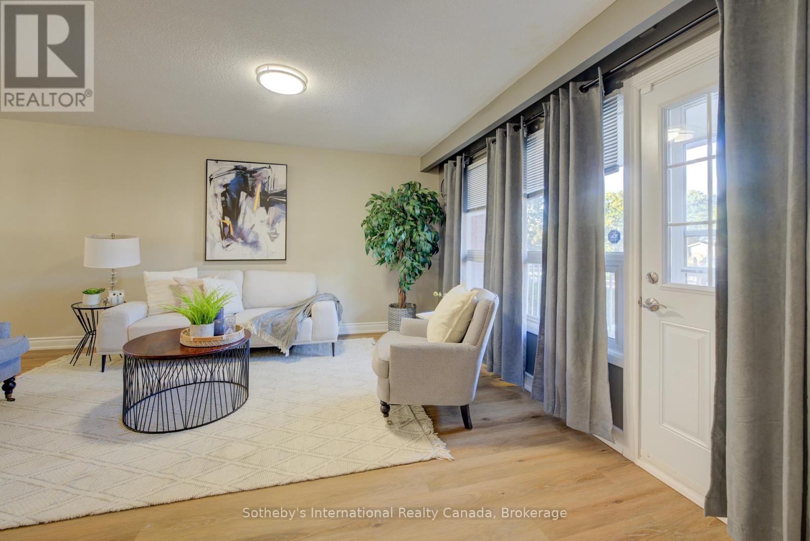 400 Cherokee Boulevard, Toronto, Ontario  M2H 2W7 - Photo 5 - C12448749