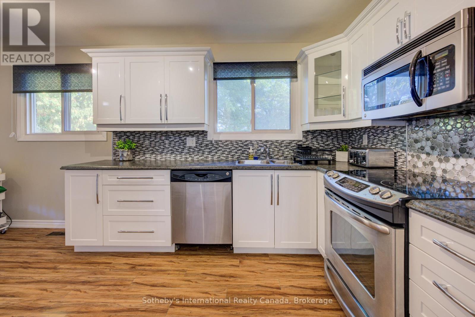 400 Cherokee Boulevard, Toronto, Ontario  M2H 2W7 - Photo 9 - C12448749